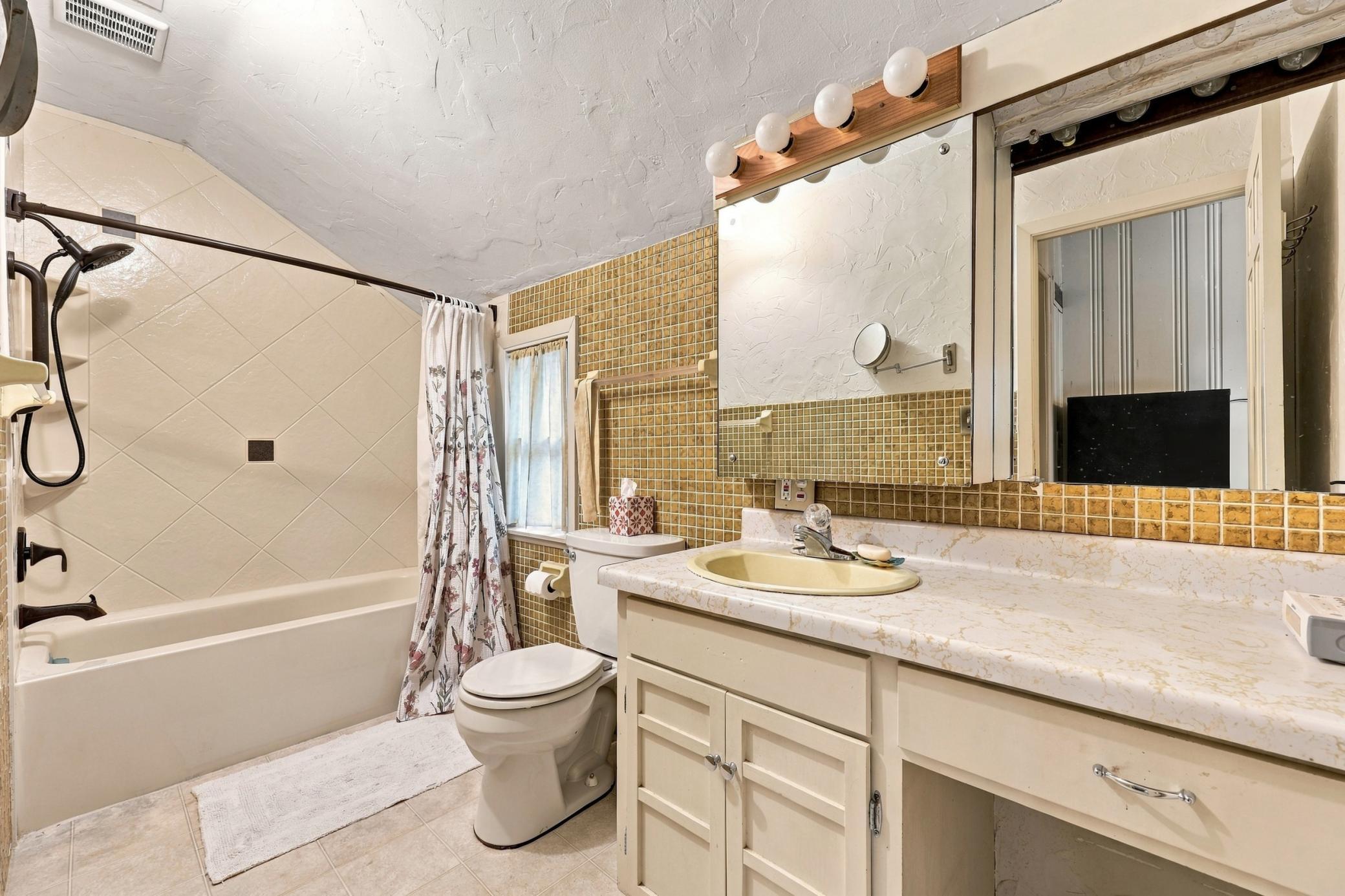 1897 single family home for sale at 1332 5th Avenue S in Fargo, ND — 4 bed, 4 bath (photo 27 of 40)