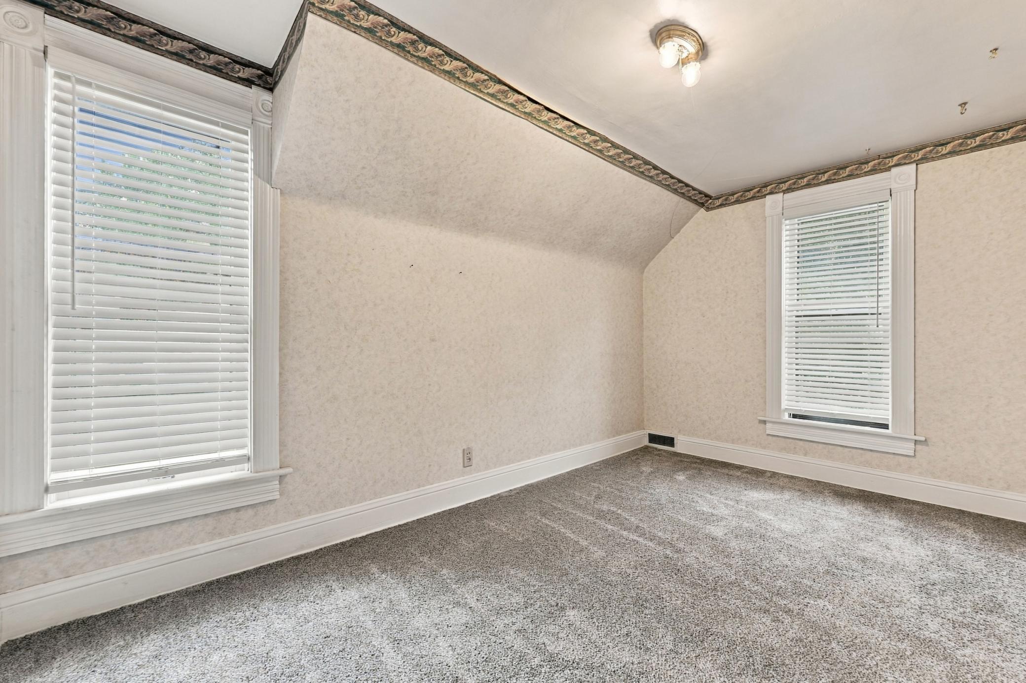 1897 single family home for sale at 1332 5th Avenue S in Fargo, ND — 4 bed, 4 bath (photo 29 of 40)