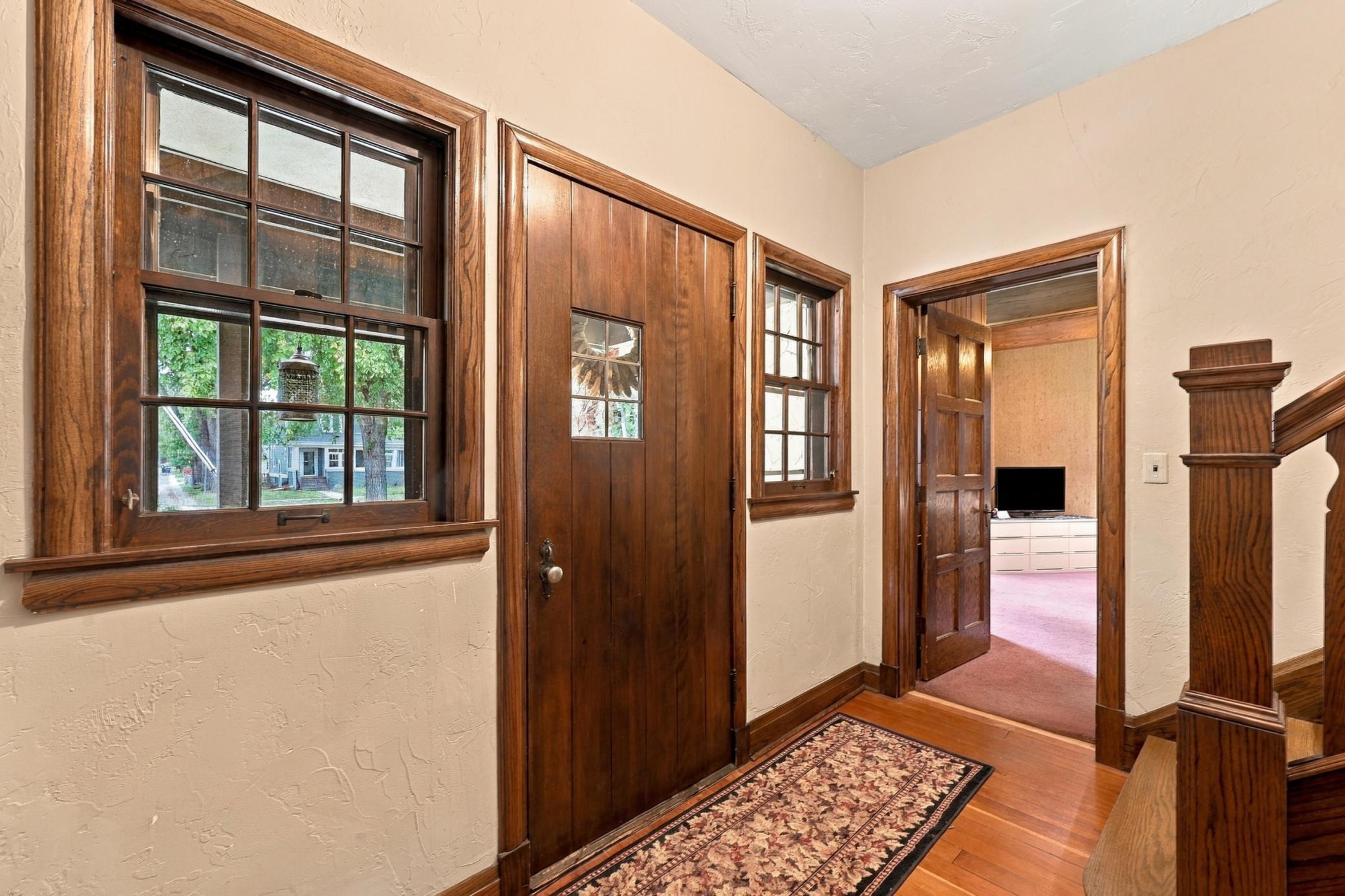 1897 single family home for sale at 1332 5th Avenue S in Fargo, ND — 4 bed, 4 bath (photo 4 of 40)