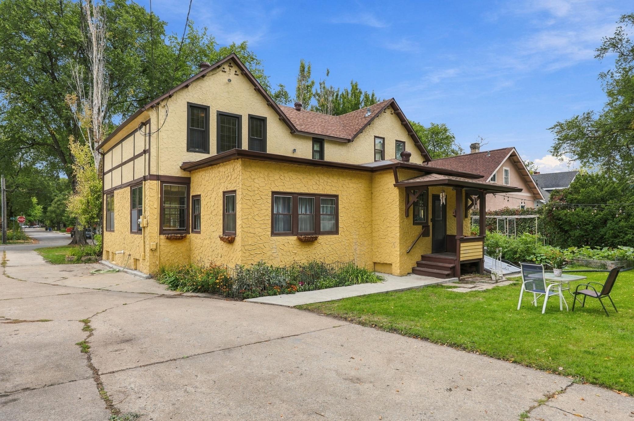 1897 single family home for sale at 1332 5th Avenue S in Fargo, ND — 4 bed, 4 bath (photo 35 of 40)