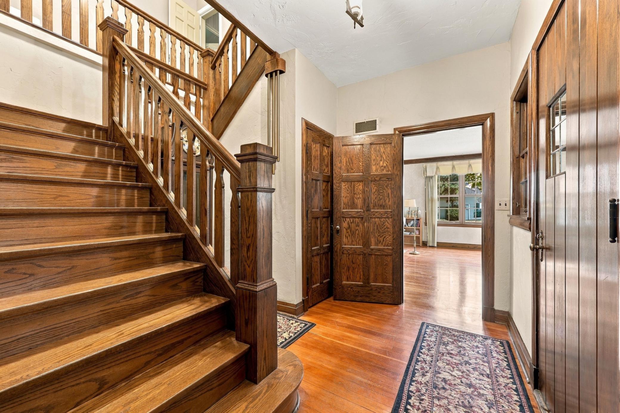 1897 single family home for sale at 1332 5th Avenue S in Fargo, ND — 4 bed, 4 bath (photo 5 of 40)