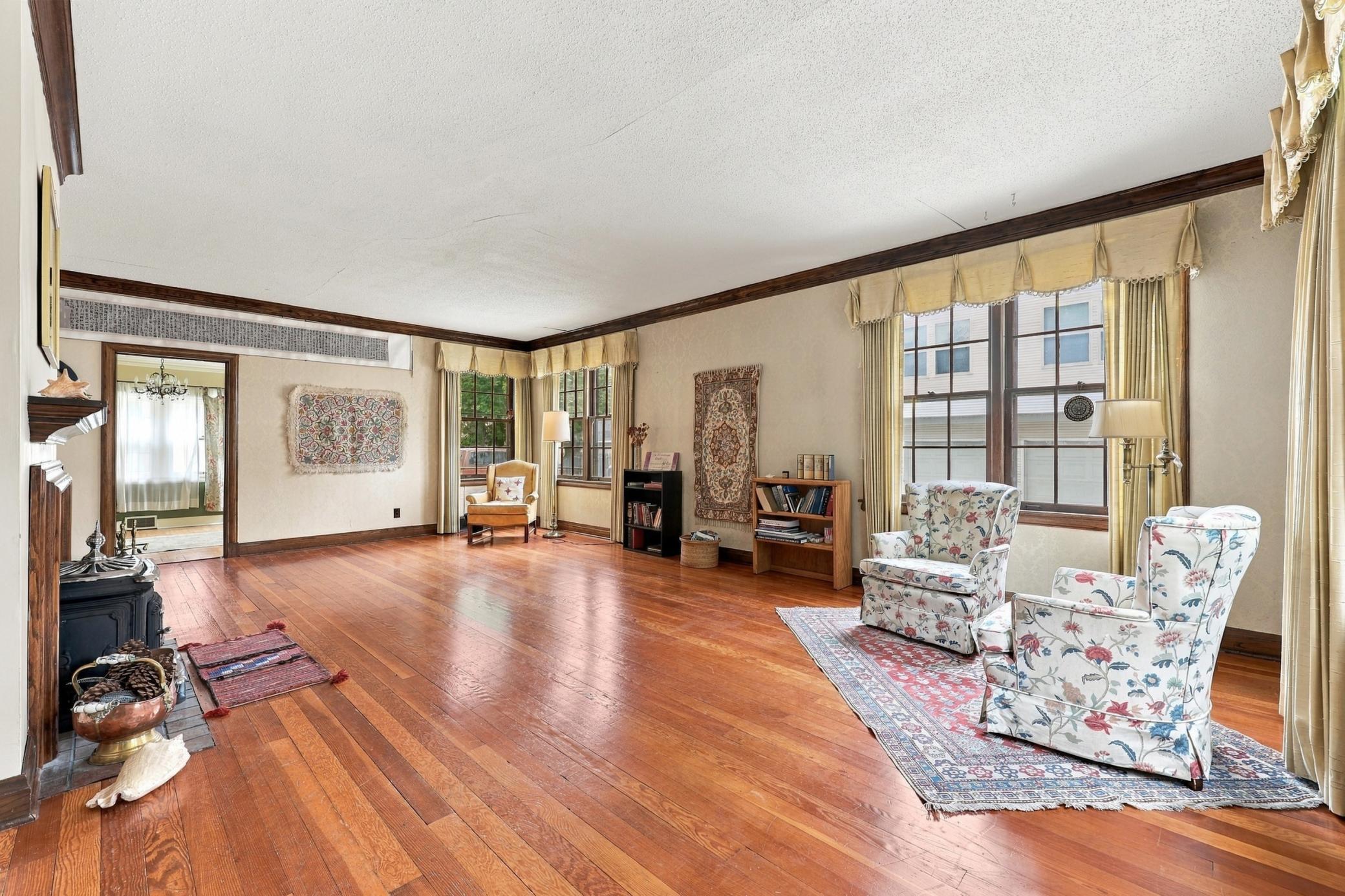 1897 single family home for sale at 1332 5th Avenue S in Fargo, ND — 4 bed, 4 bath (photo 6 of 40)