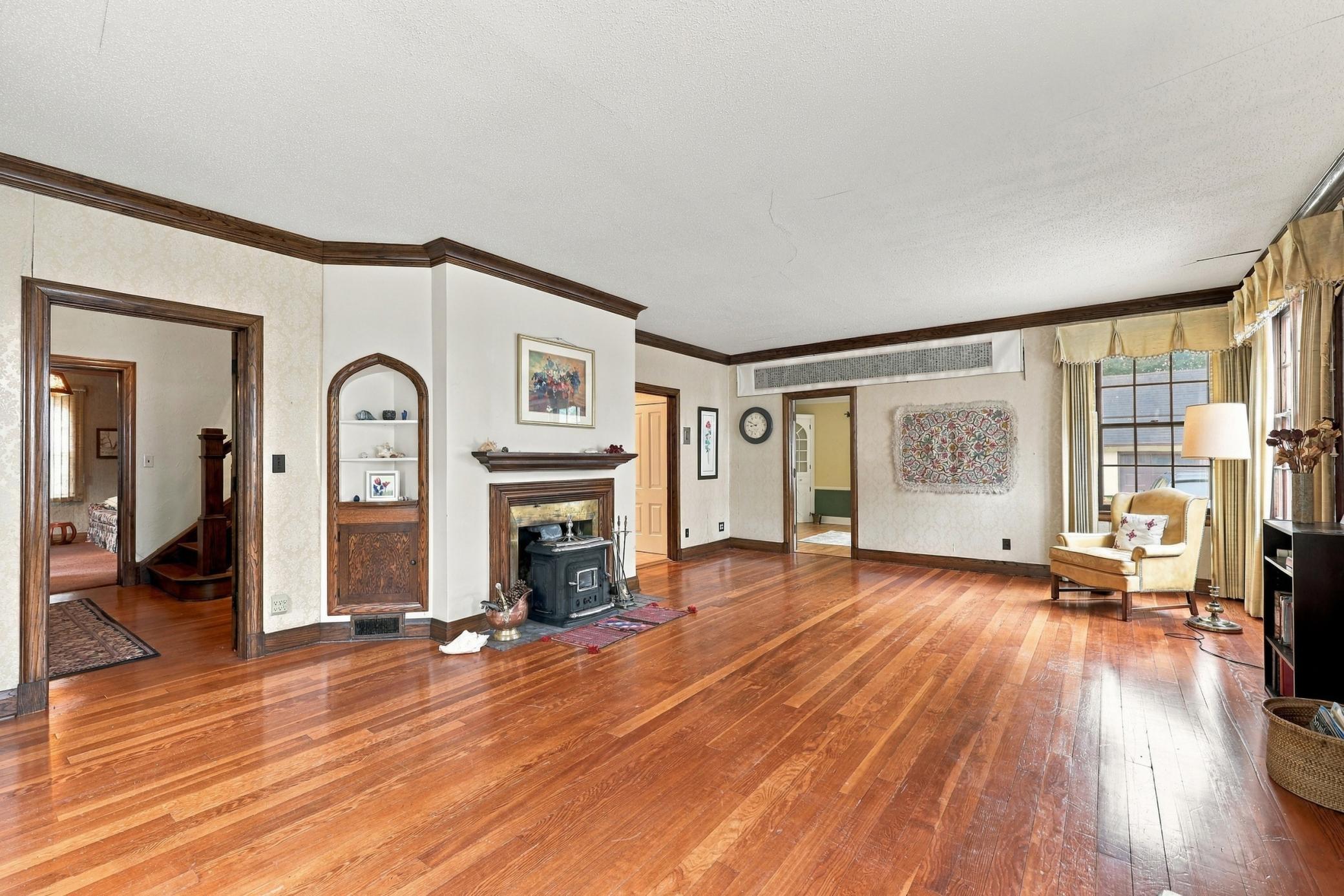 1897 single family home for sale at 1332 5th Avenue S in Fargo, ND — 4 bed, 4 bath (photo 7 of 40)