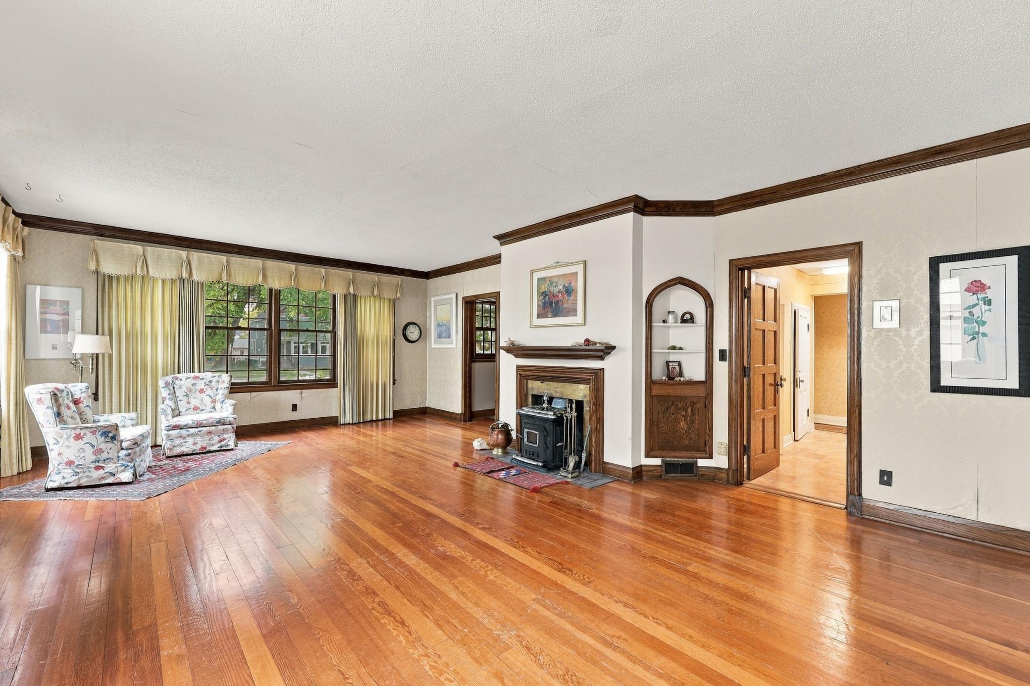 1897 single family home for sale at 1332 5th Avenue S in Fargo, ND — 4 bed, 4 bath (photo 9 of 40)