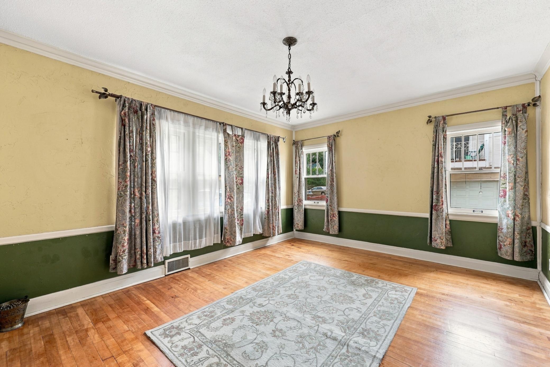 1897 single family home for sale at 1332 5th Avenue S in Fargo, ND — 4 bed, 4 bath (photo 10 of 40)