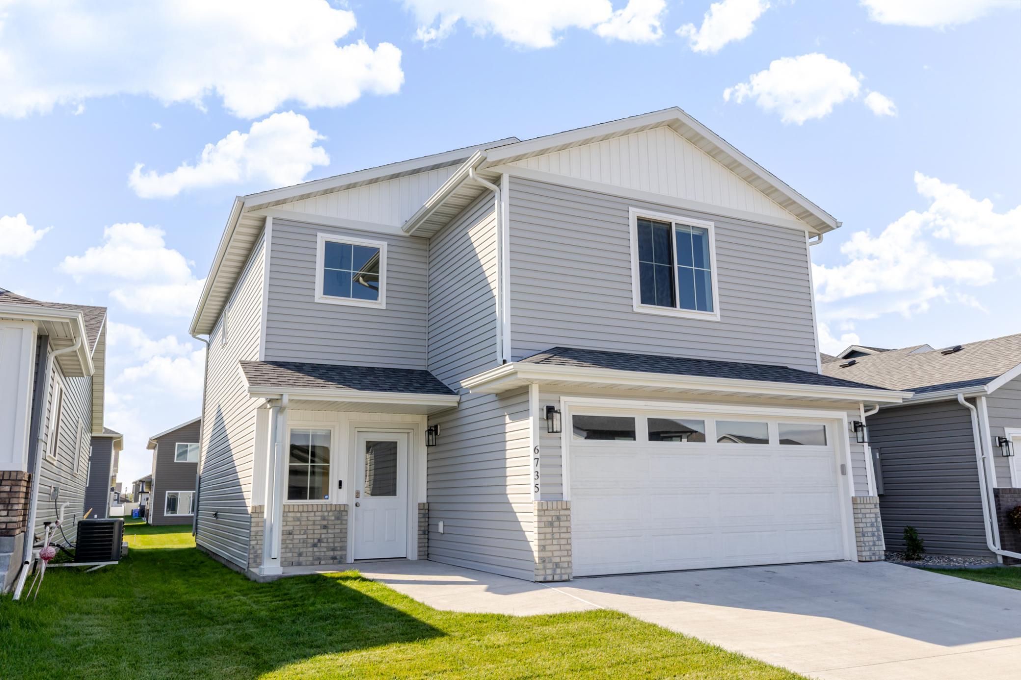 6735 Meadow View Drive S, Fargo, ND