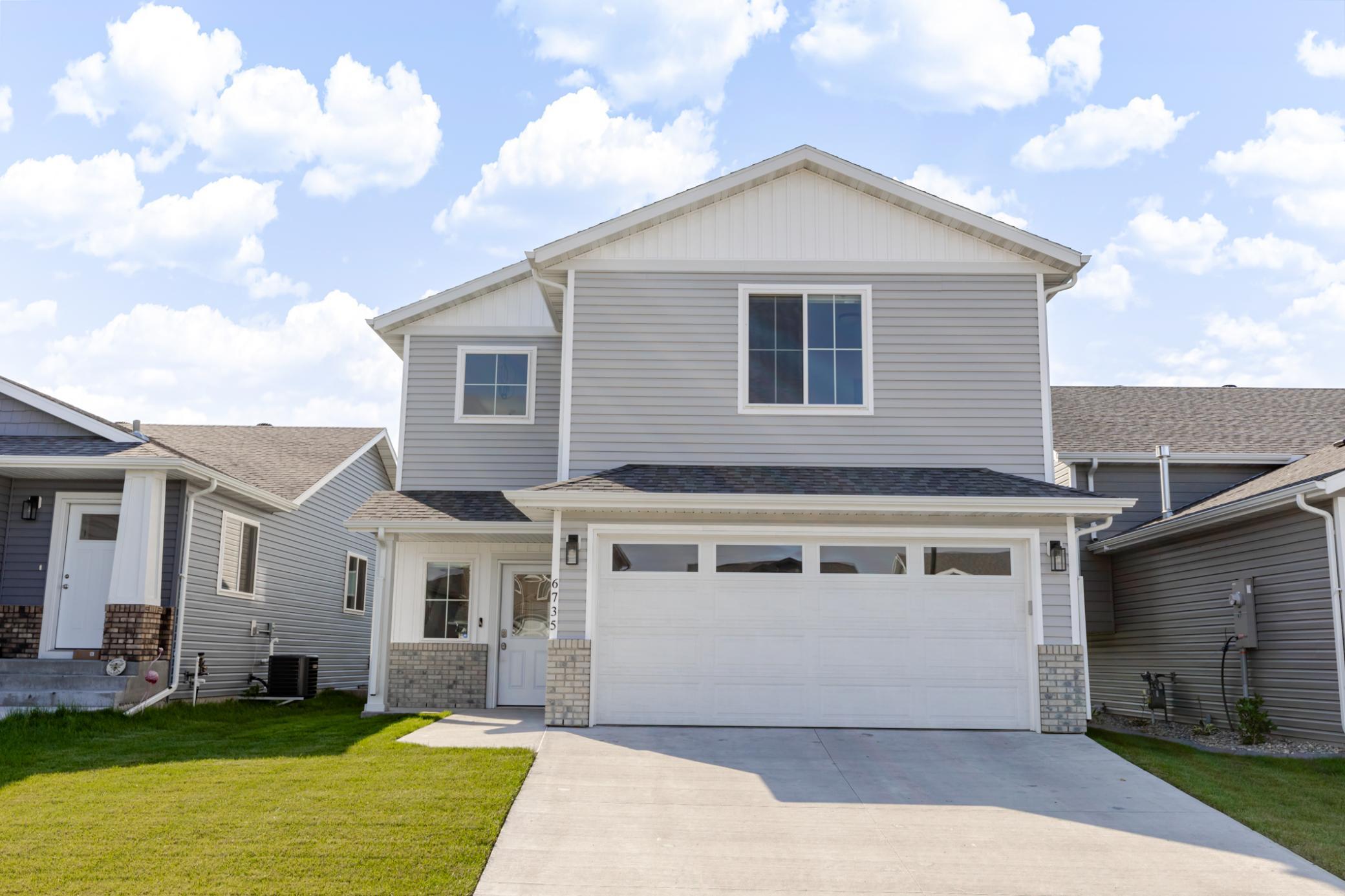 2024 single family home for sale at 6735 Meadow View Drive S in Fargo, ND — 3 bed, 3 bath (photo 2 of 36)
