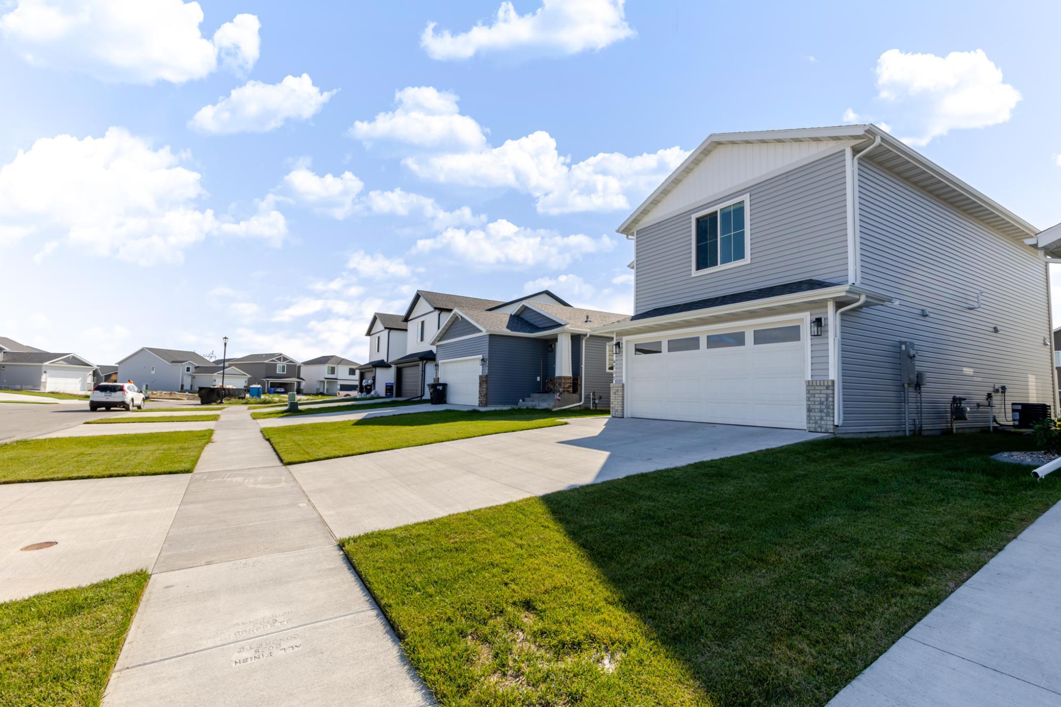 2024 single family home for sale at 6735 Meadow View Drive S in Fargo, ND — 3 bed, 3 bath (photo 3 of 36)