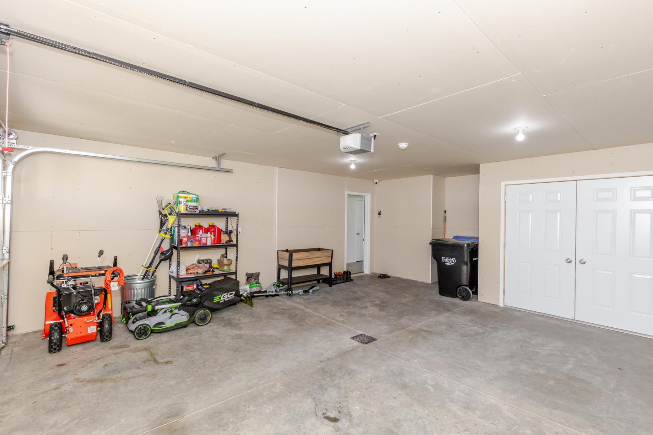 2024 single family home for sale at 6735 Meadow View Drive S in Fargo, ND — 3 bed, 3 bath (photo 30 of 36)