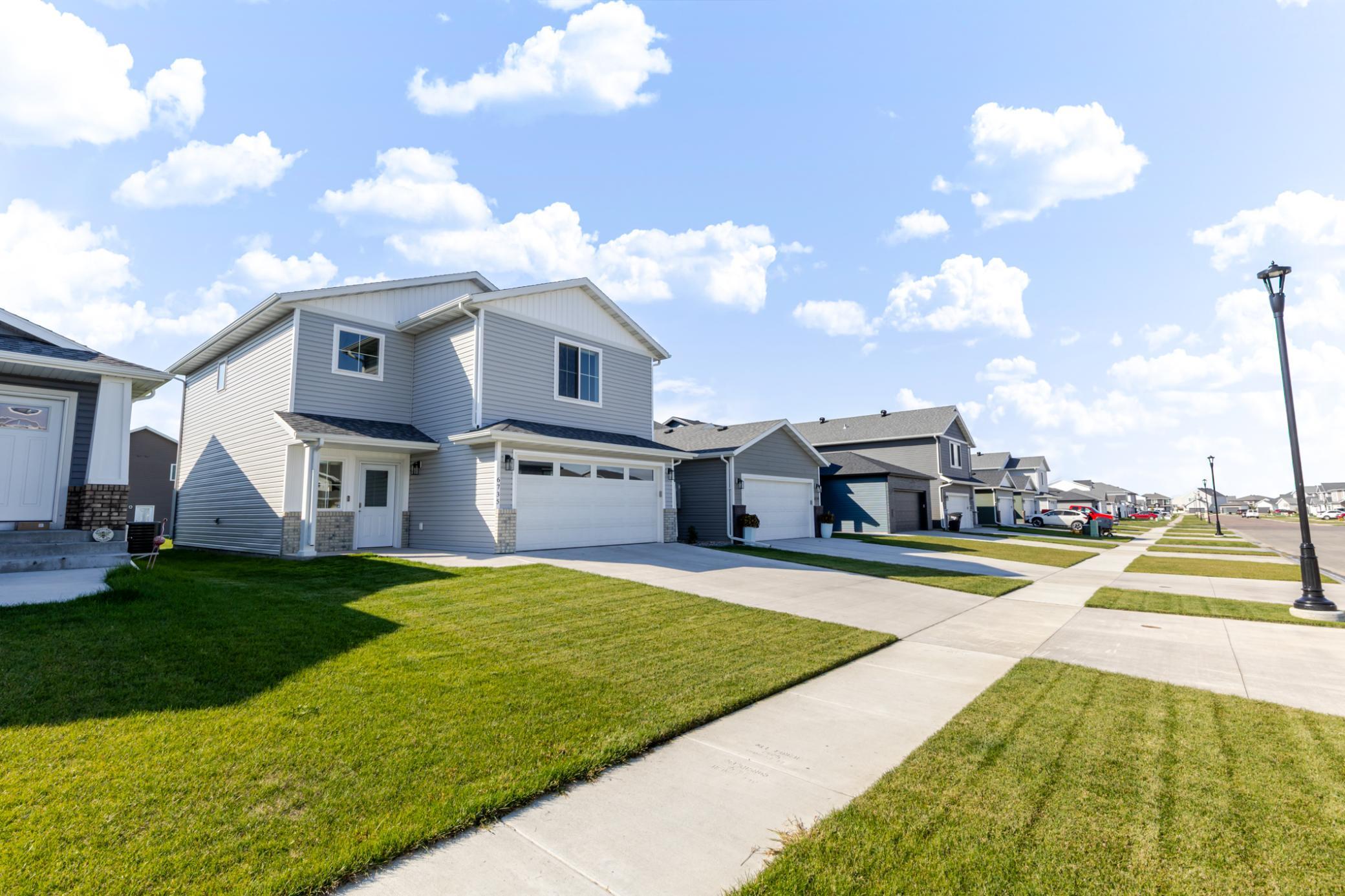 2024 single family home for sale at 6735 Meadow View Drive S in Fargo, ND — 3 bed, 3 bath (photo 4 of 36)