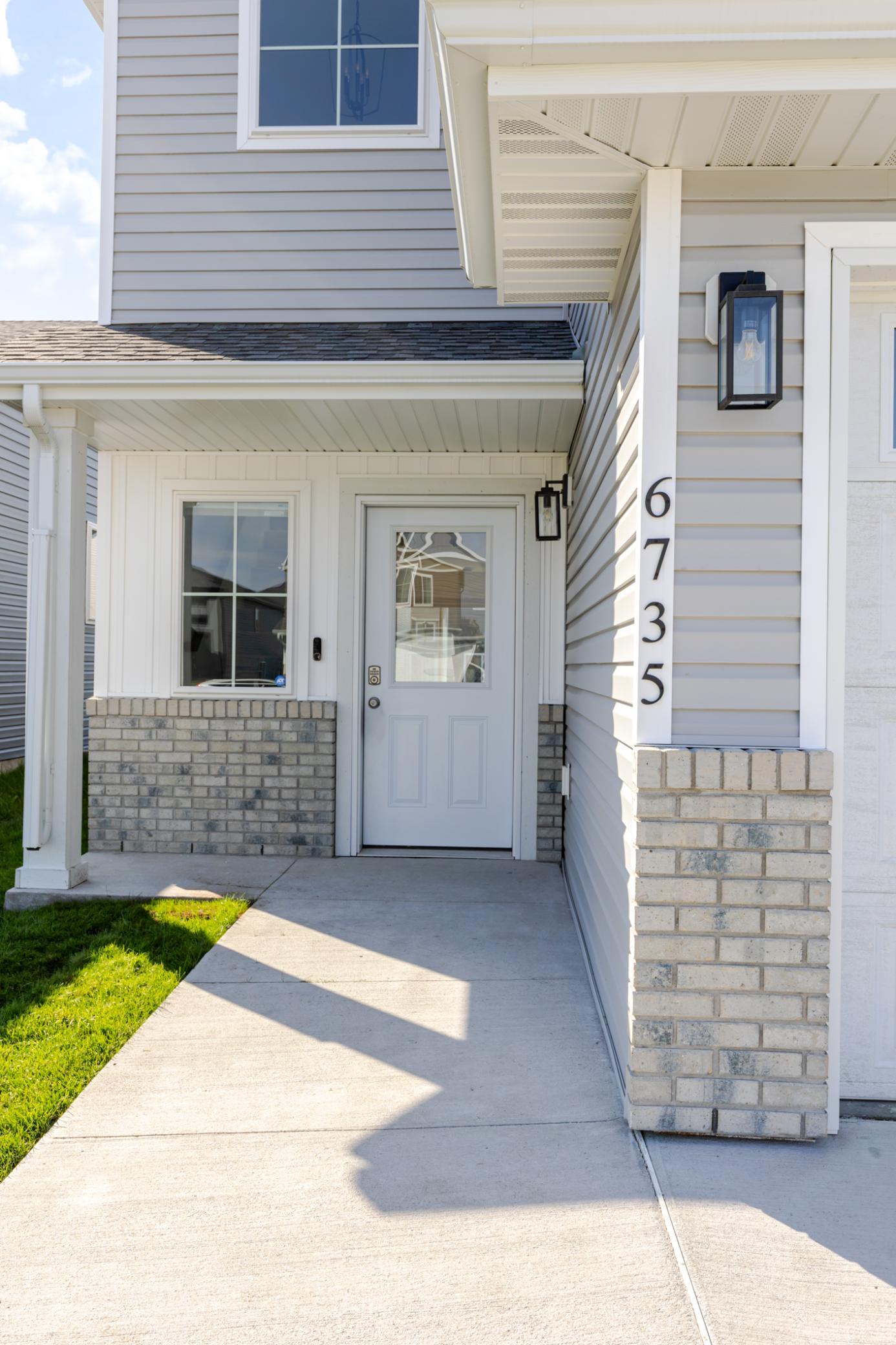 2024 single family home for sale at 6735 Meadow View Drive S in Fargo, ND — 3 bed, 3 bath (photo 5 of 36)