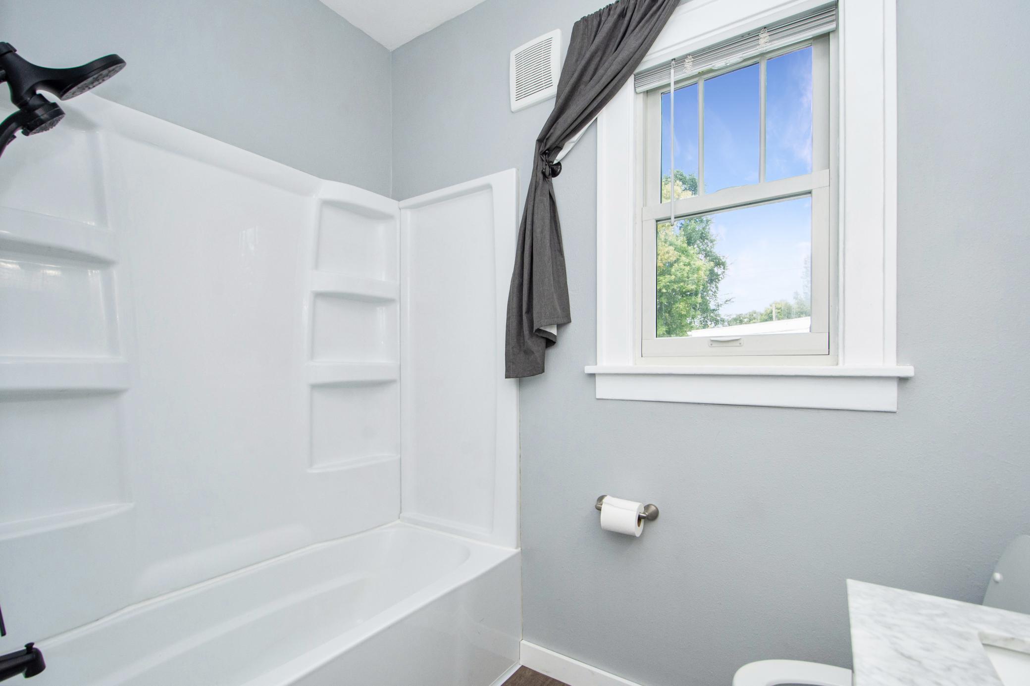 1927 single family home for sale at 1213 14th Street S in Fargo, ND — 3 bed, 2 bath (photo 19 of 41)
