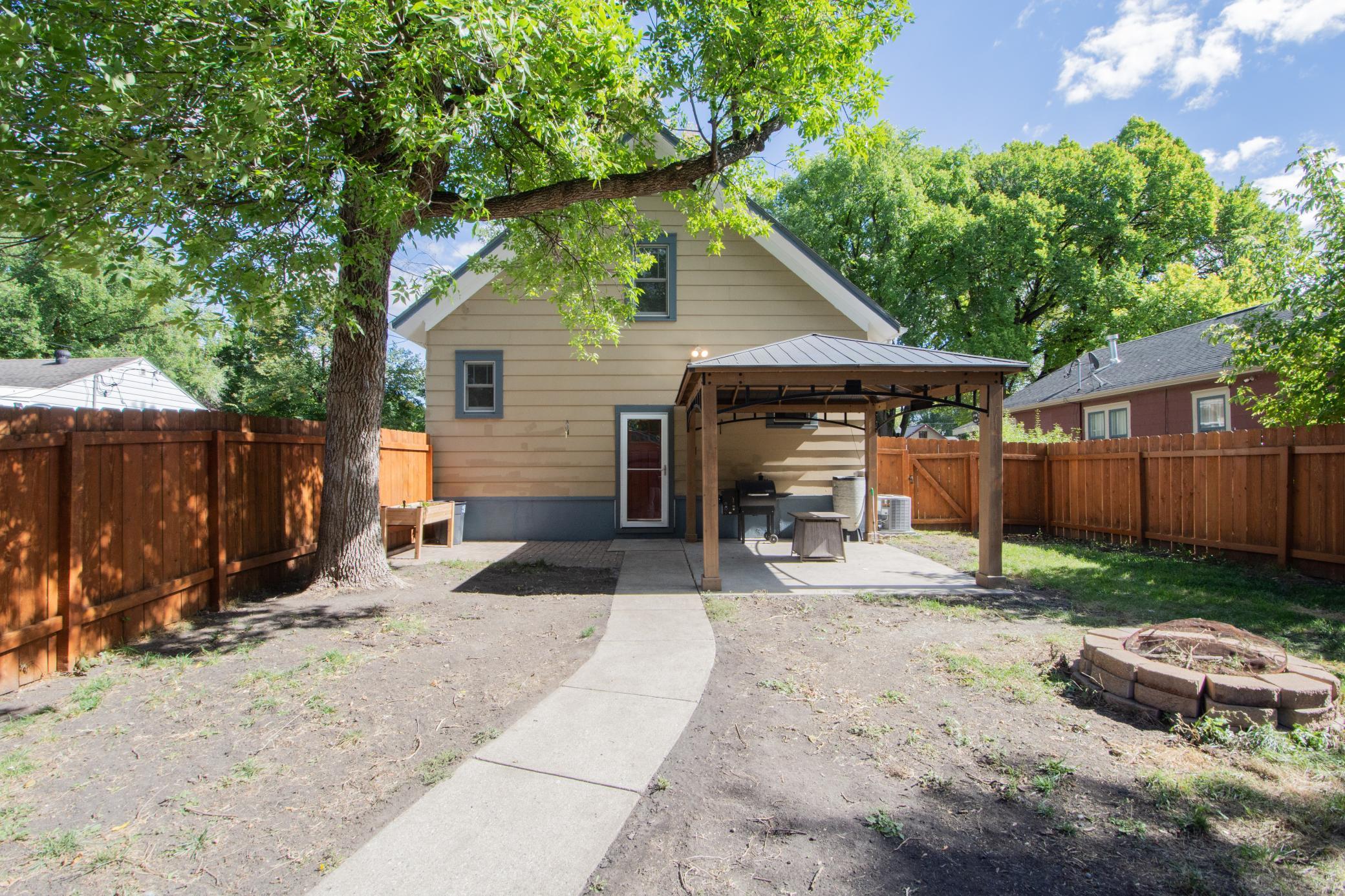 1927 single family home for sale at 1213 14th Street S in Fargo, ND — 3 bed, 2 bath (photo 34 of 41)