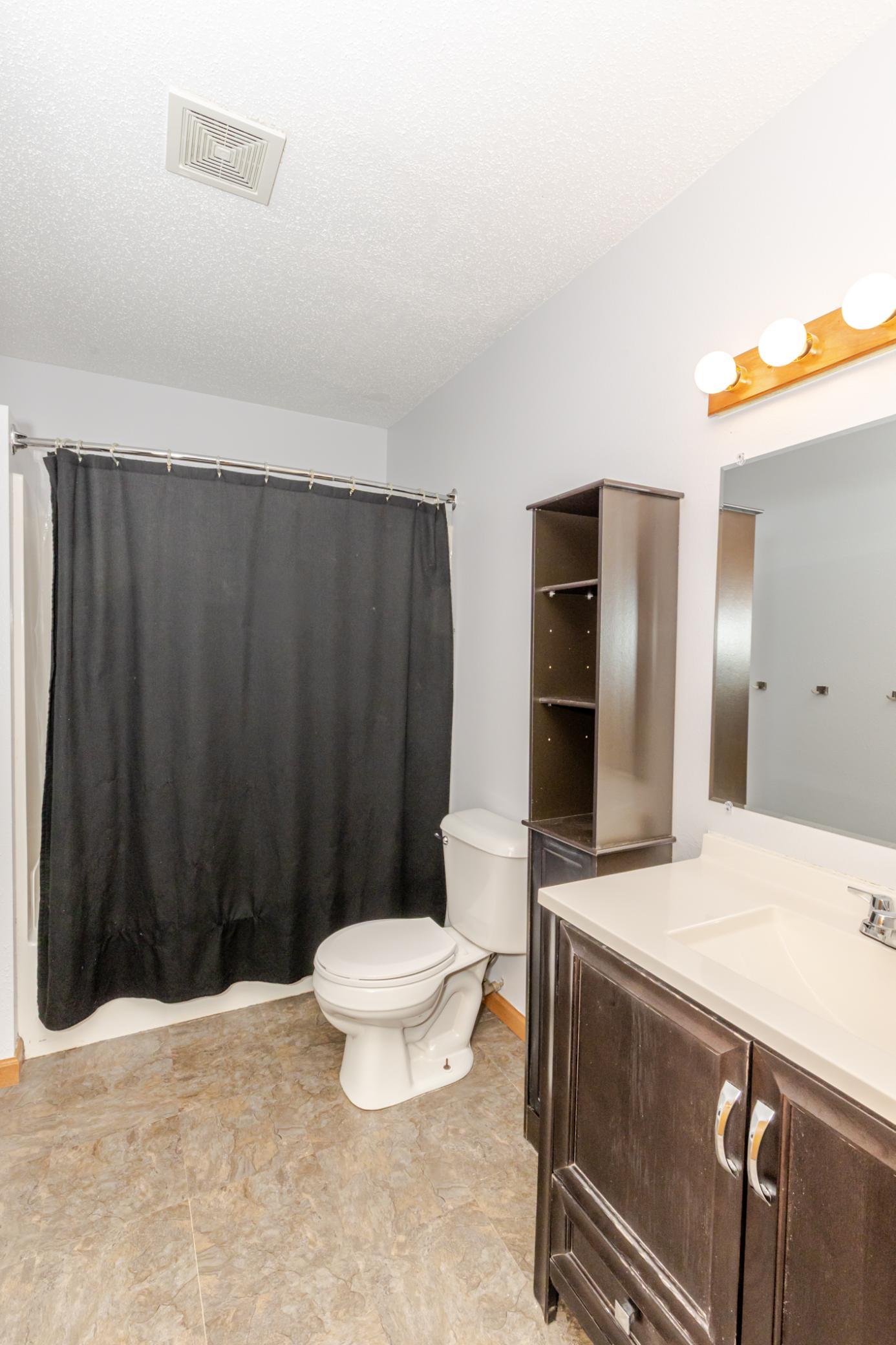 1992 single family home for sale at 2909 29th Avenue Circle S in Moorhead, MN — 4 bed, 2 bath (photo 25 of 37)