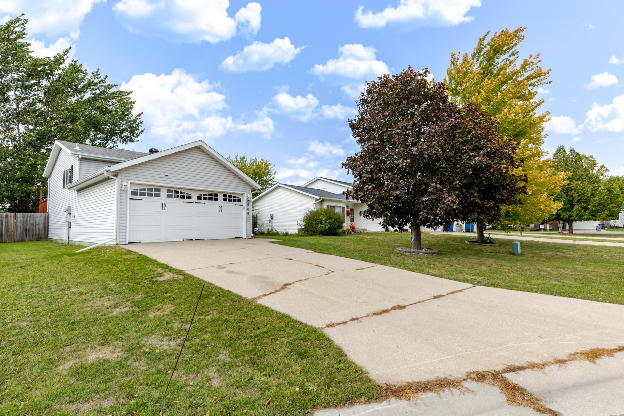 1992 single family home for sale at 2909 29th Avenue Circle S in Moorhead, MN — 4 bed, 2 bath (photo 4 of 37)