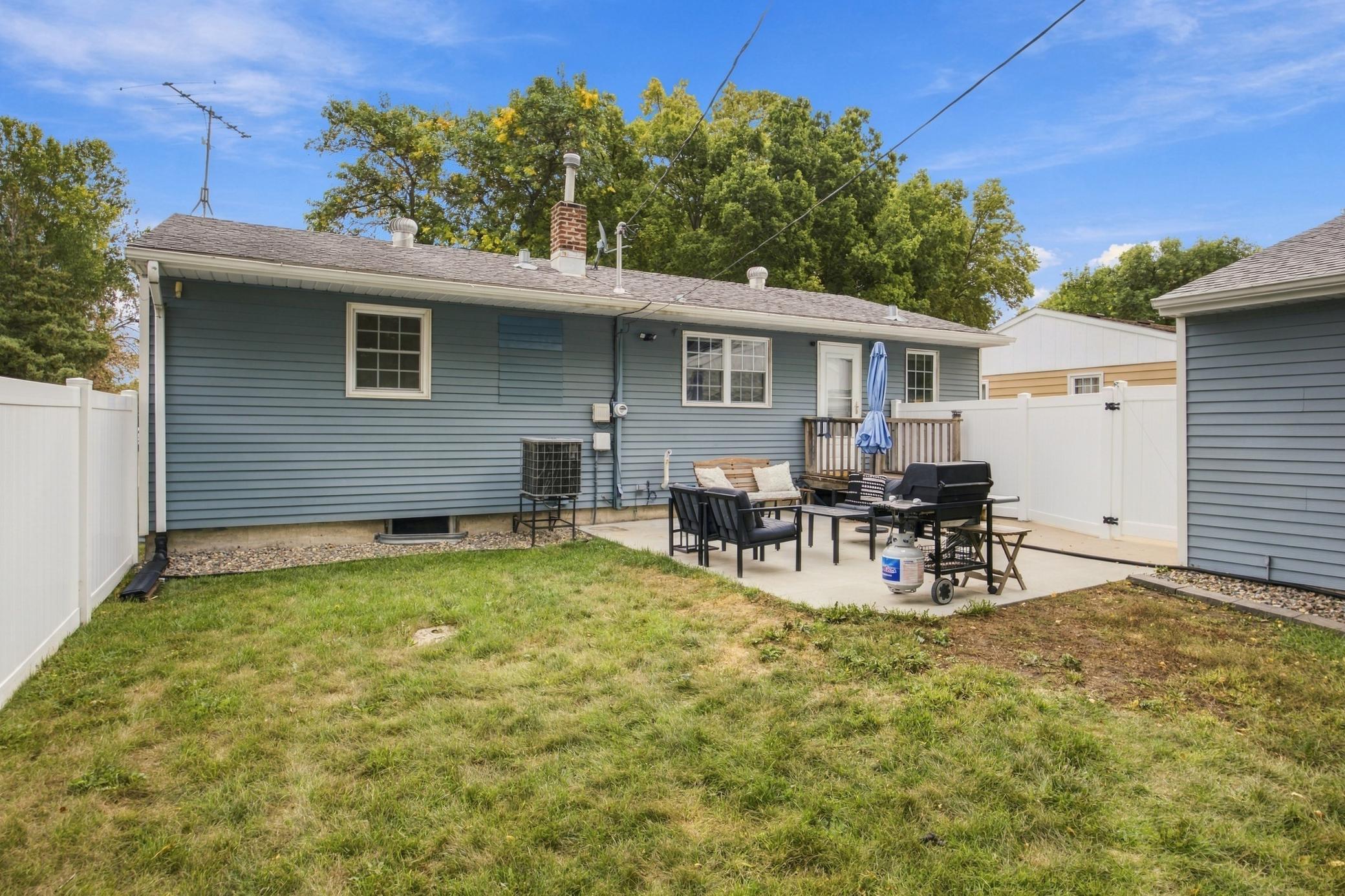 1958 single family home for sale at 1409 18th Street S in Fargo, ND — 3 bed, 2 bath (photo 22 of 29)