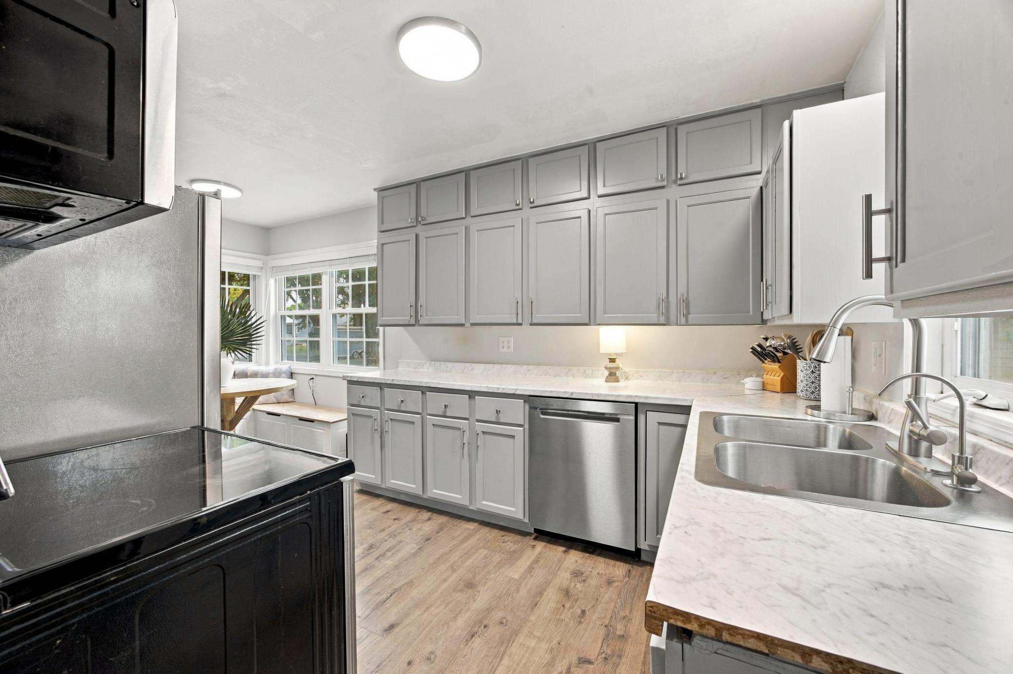 1958 single family home for sale at 1409 18th Street S in Fargo, ND — 3 bed, 2 bath (photo 5 of 29)