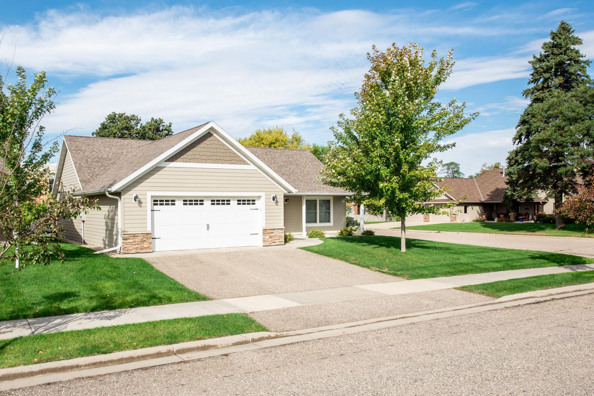 2017 single family home for sale at 502 Kenwood Street in Alexandria, MN — 2 bed, 2 bath (photo 2 of 24)