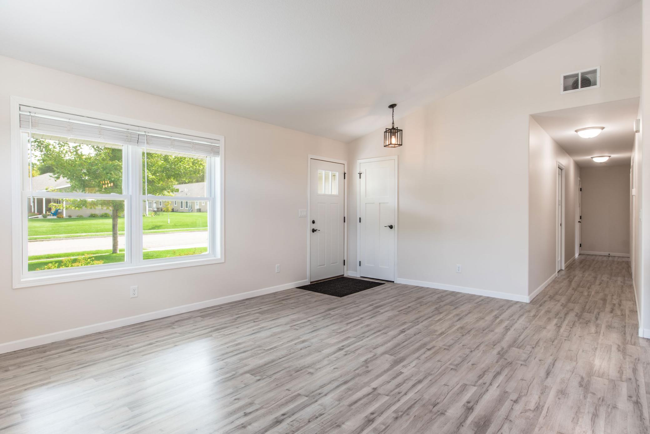 2017 single family home for sale at 502 Kenwood Street in Alexandria, MN — 2 bed, 2 bath (photo 12 of 24)