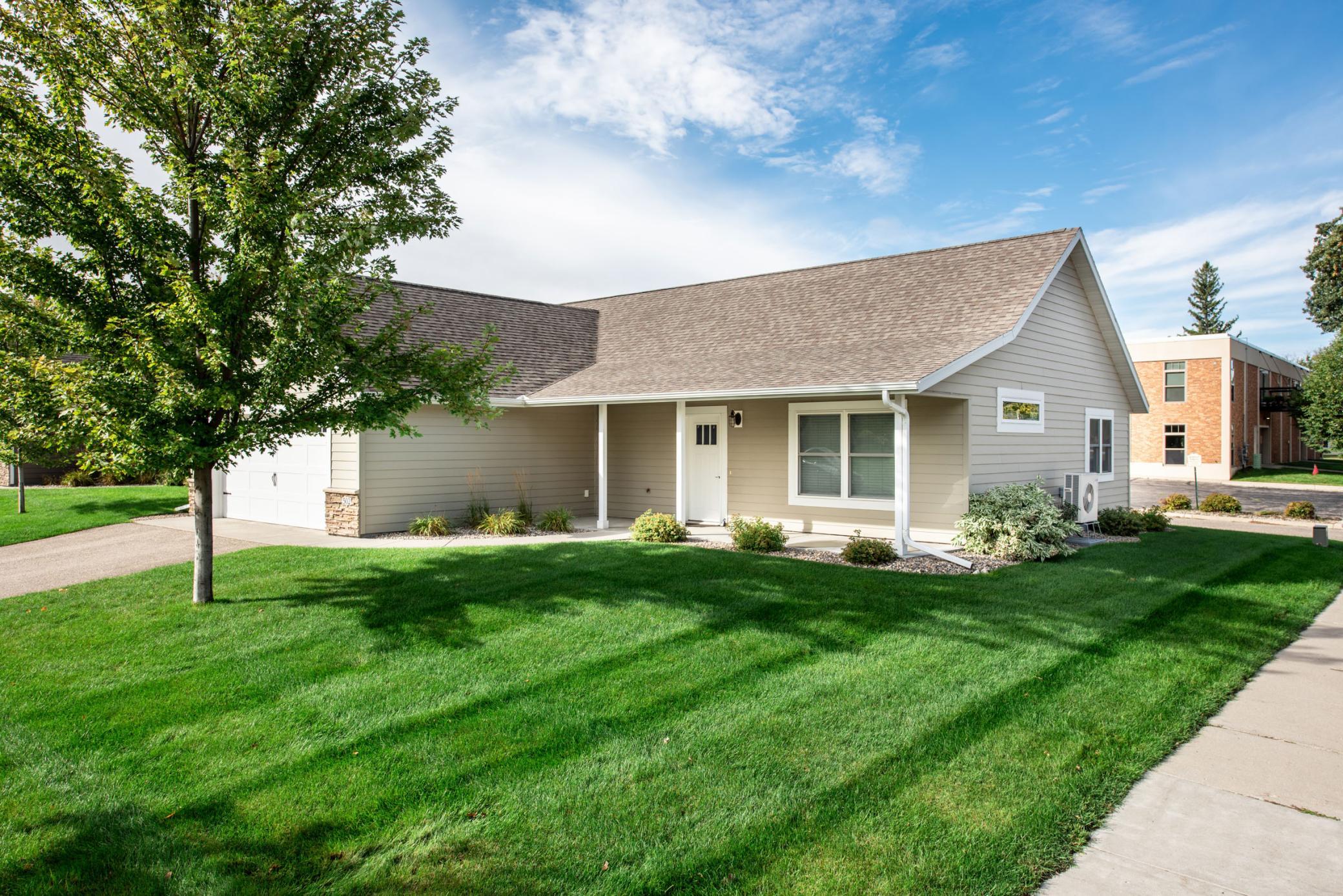 2017 single family home for sale at 502 Kenwood Street in Alexandria, MN — 2 bed, 2 bath (photo 3 of 24)