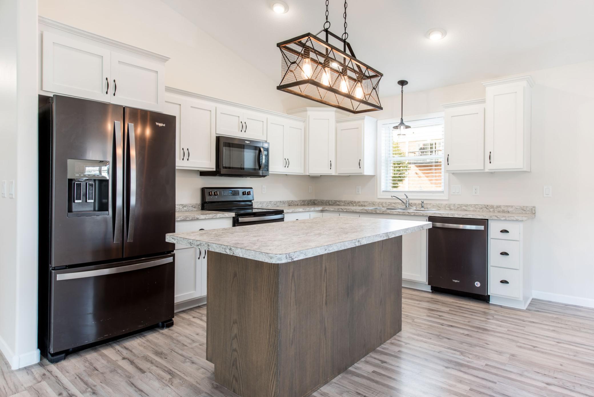 2017 single family home for sale at 502 Kenwood Street in Alexandria, MN — 2 bed, 2 bath (photo 7 of 24)