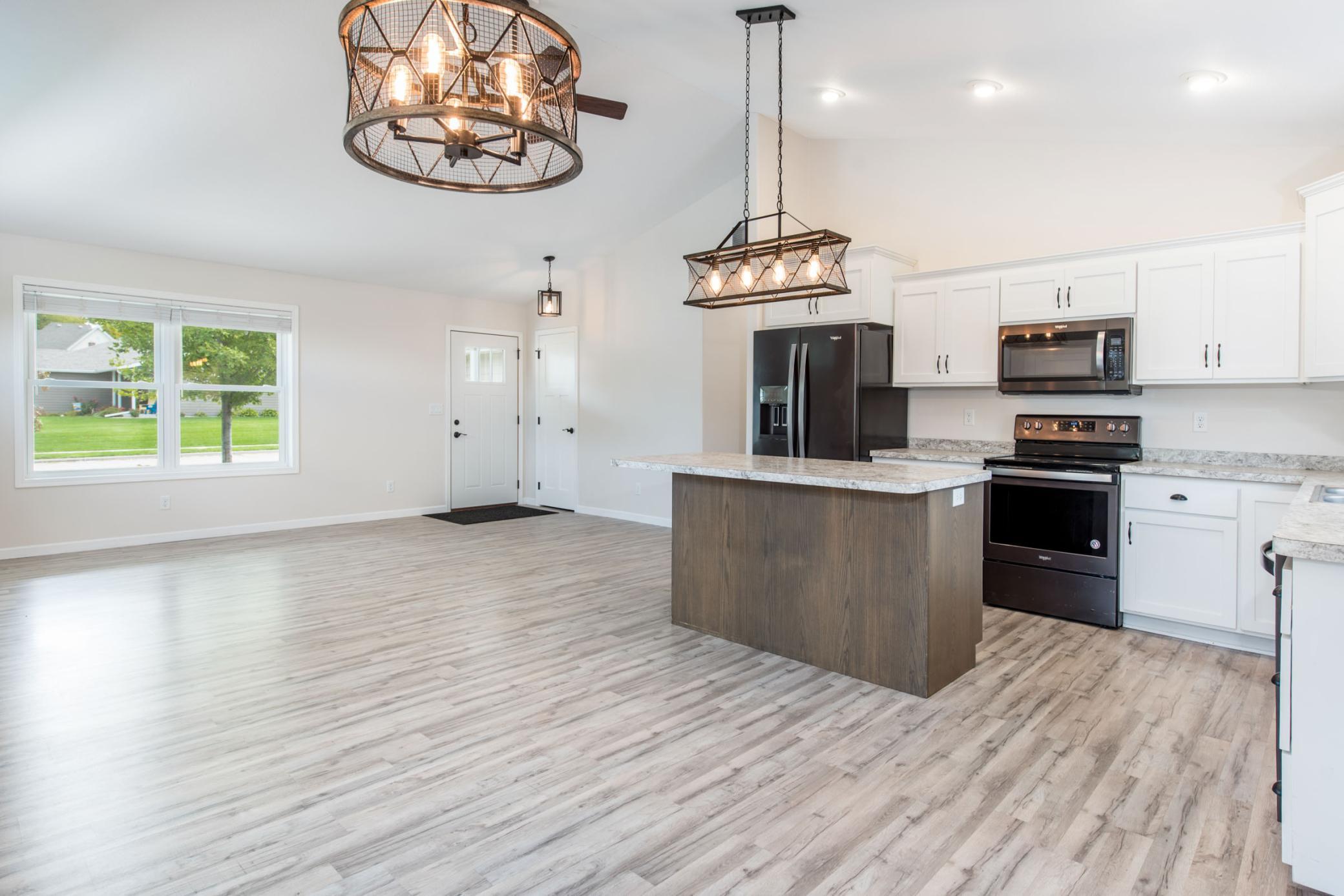 2017 single family home for sale at 502 Kenwood Street in Alexandria, MN — 2 bed, 2 bath (photo 8 of 24)