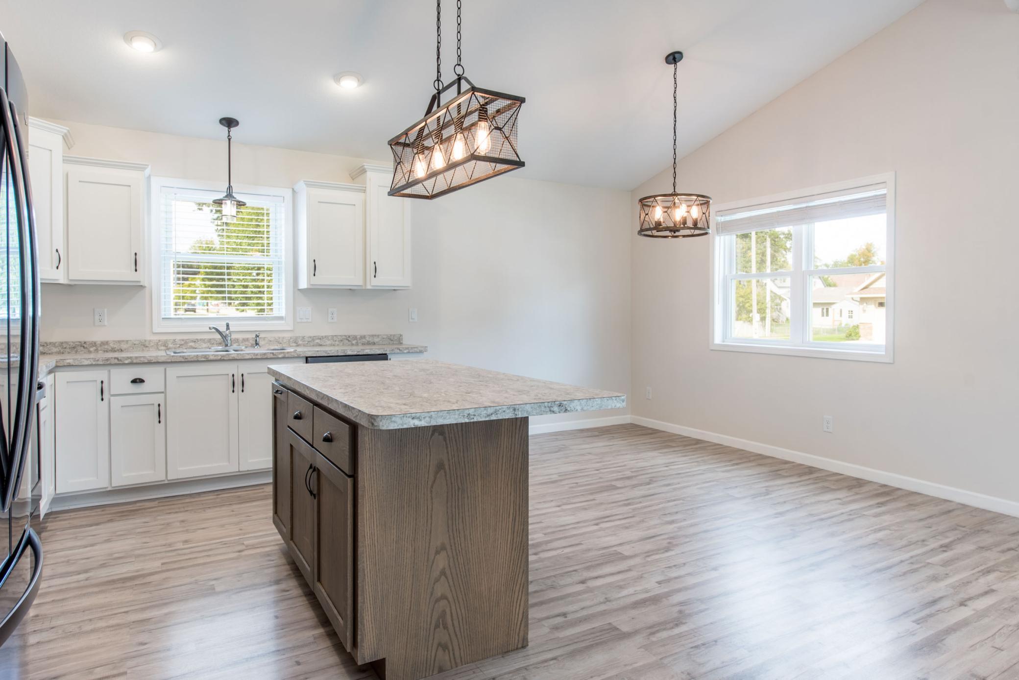 2017 single family home for sale at 502 Kenwood Street in Alexandria, MN — 2 bed, 2 bath (photo 9 of 24)