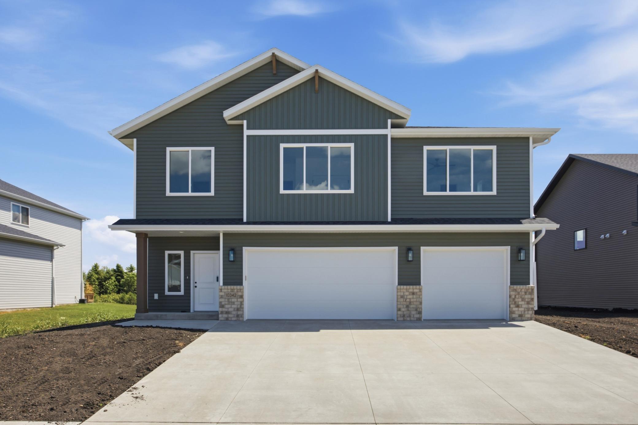 2026 single family home for sale at 4717 Hampton Loop S in Moorhead, MN — 5 bed, 3 bath (photo 2 of 36)