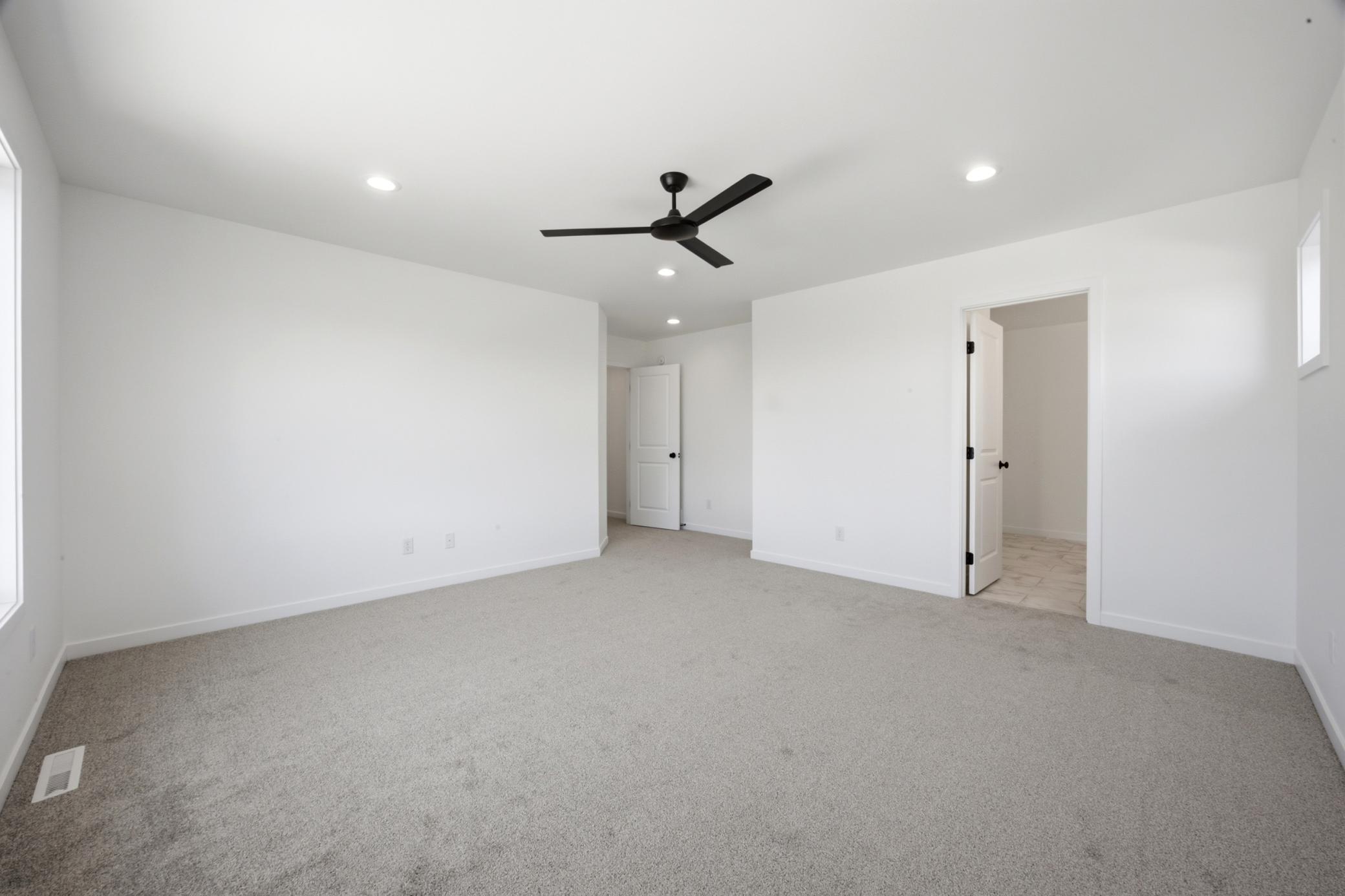 2026 single family home for sale at 4717 Hampton Loop S in Moorhead, MN — 5 bed, 3 bath (photo 16 of 36)