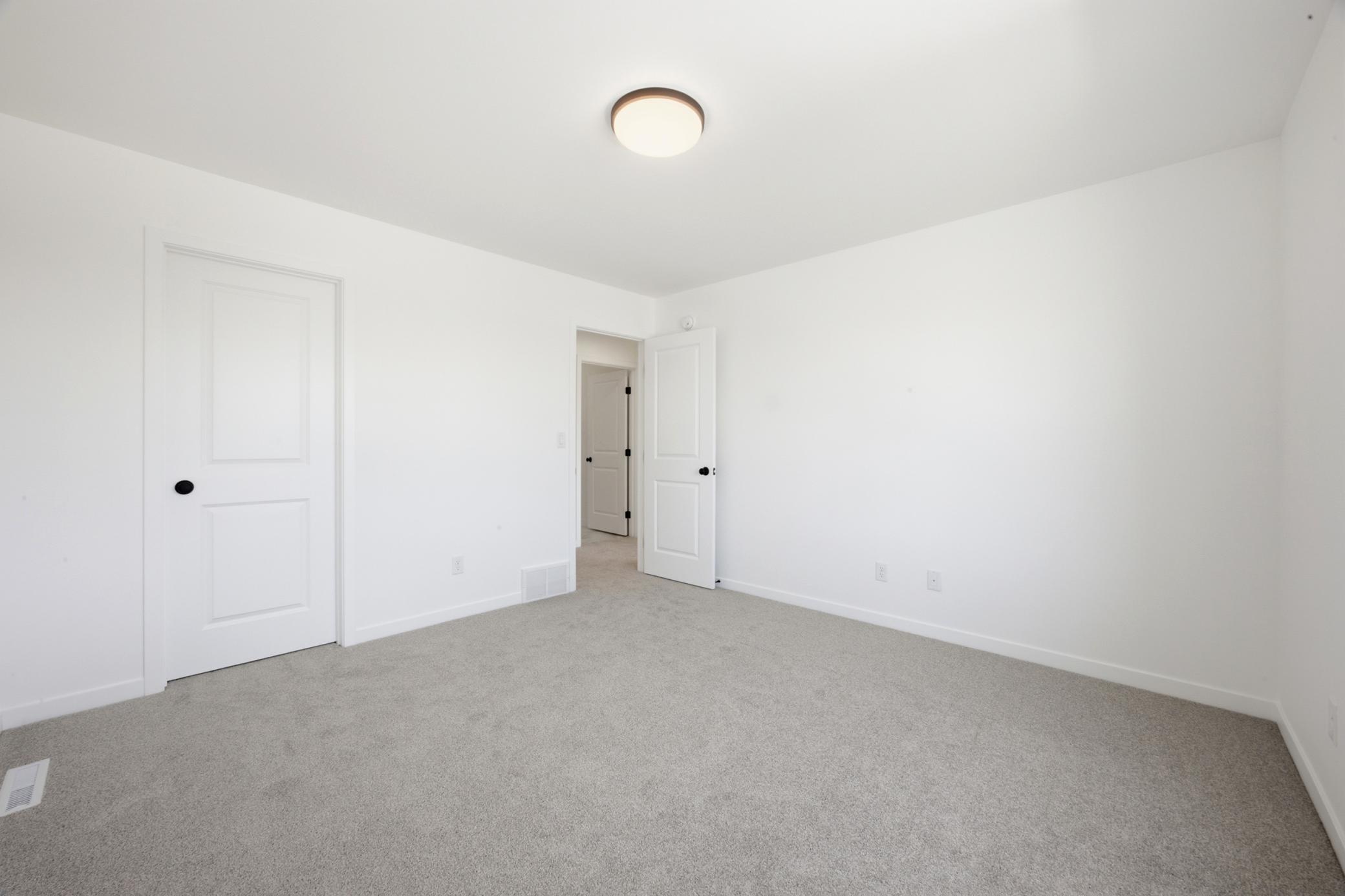 2026 single family home for sale at 4717 Hampton Loop S in Moorhead, MN — 5 bed, 3 bath (photo 21 of 36)