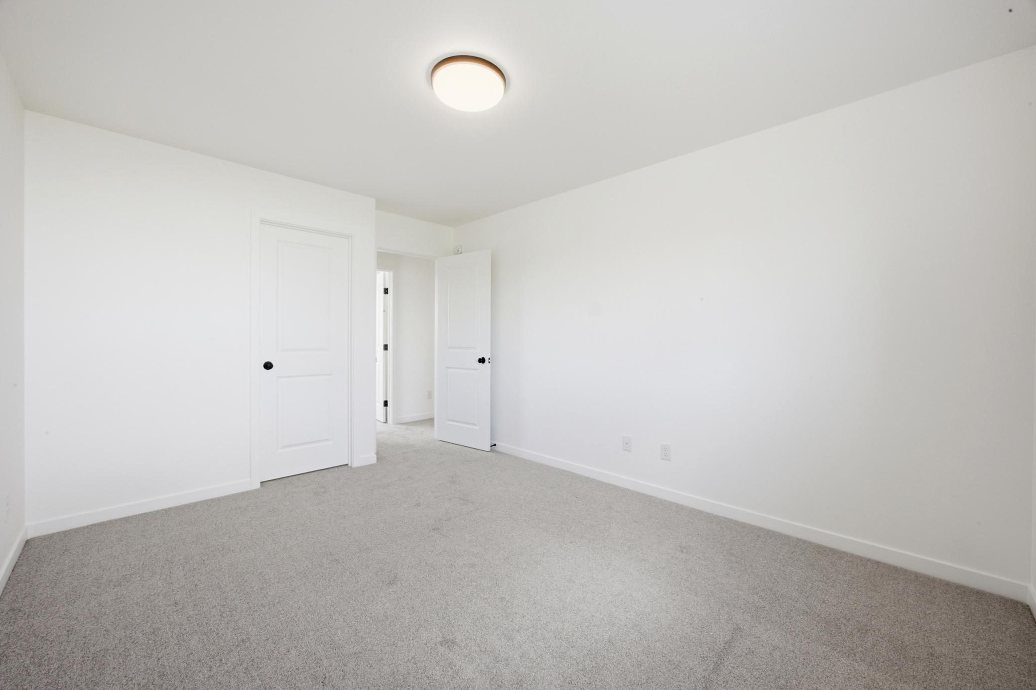 2026 single family home for sale at 4717 Hampton Loop S in Moorhead, MN — 5 bed, 3 bath (photo 32 of 36)