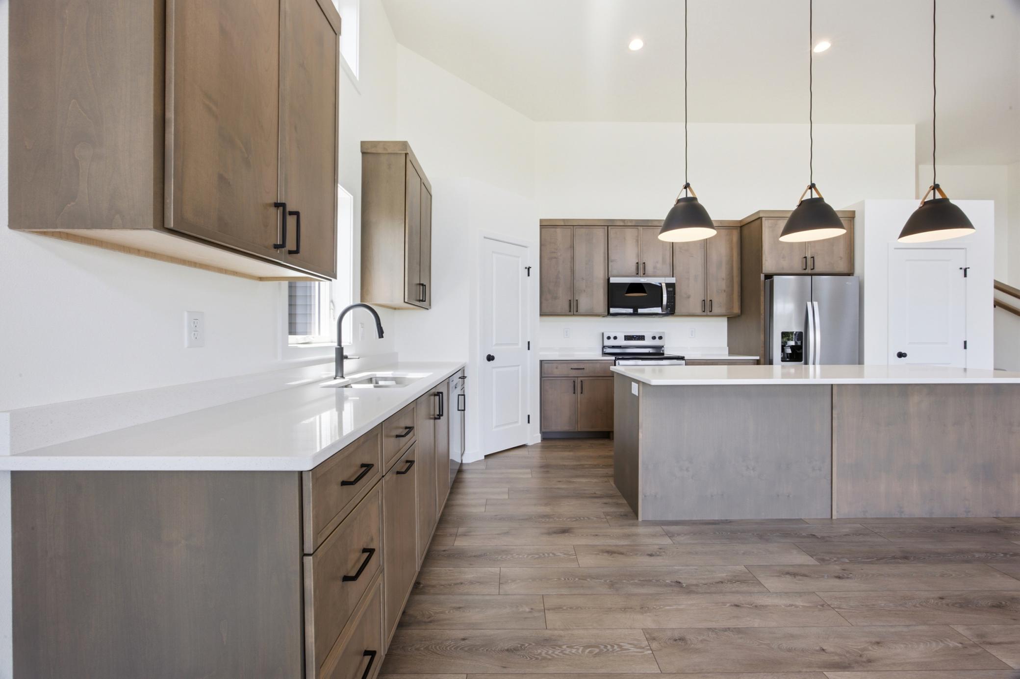 2026 single family home for sale at 4717 Hampton Loop S in Moorhead, MN — 5 bed, 3 bath (photo 8 of 36)