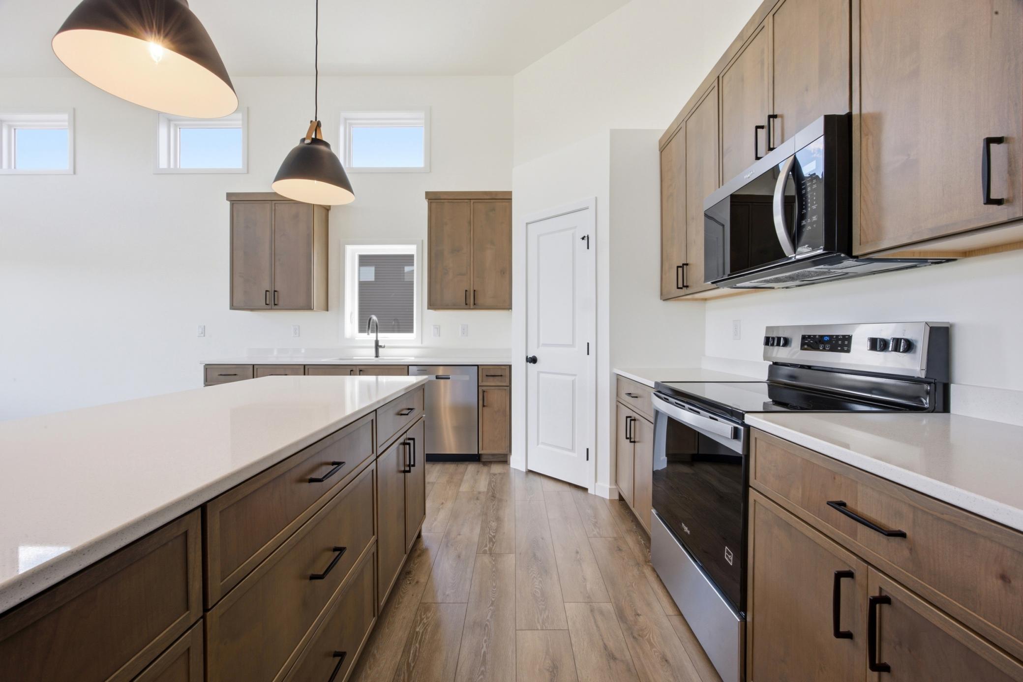 2026 single family home for sale at 4717 Hampton Loop S in Moorhead, MN — 5 bed, 3 bath (photo 9 of 36)