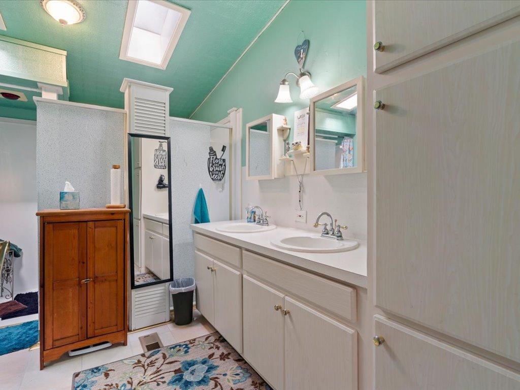 1993 single family home for sale at 21956 County 2 in Nevis, MN — 3 bed, 3 bath (photo 19 of 39)
