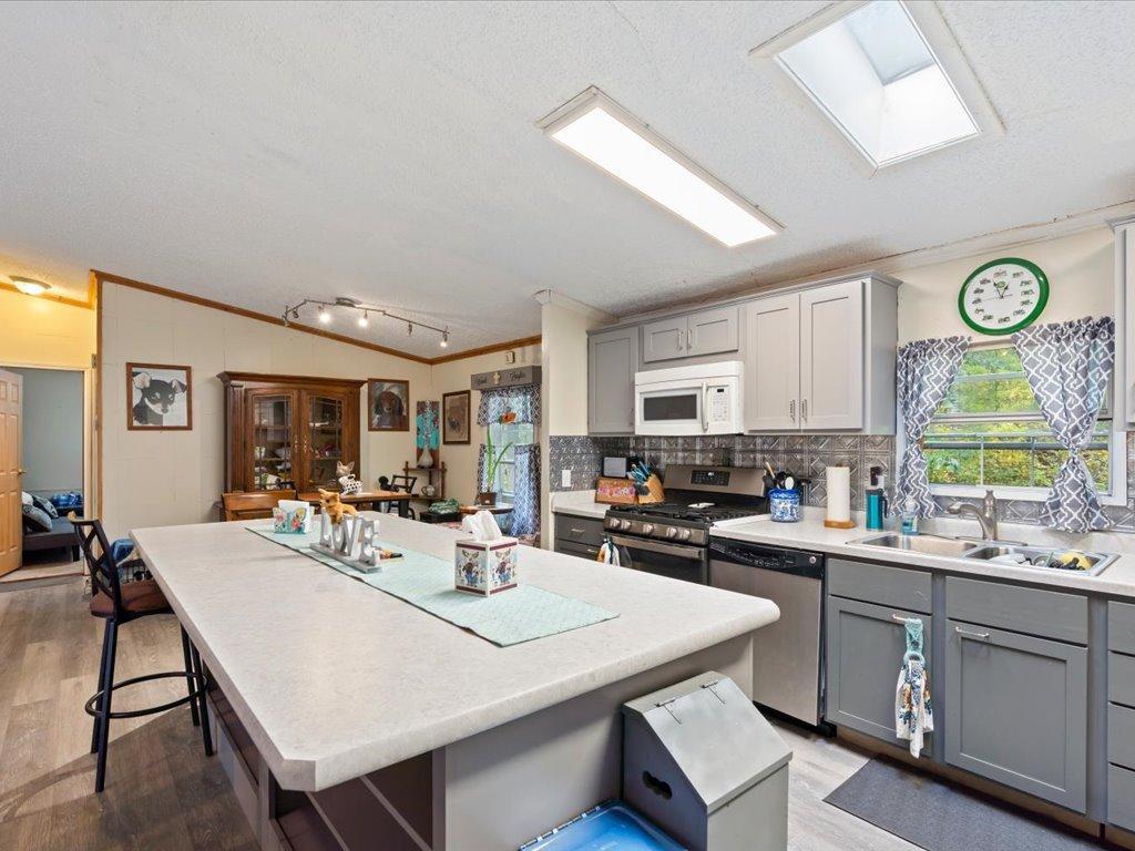 1993 single family home for sale at 21956 County 2 in Nevis, MN — 3 bed, 3 bath (photo 9 of 39)