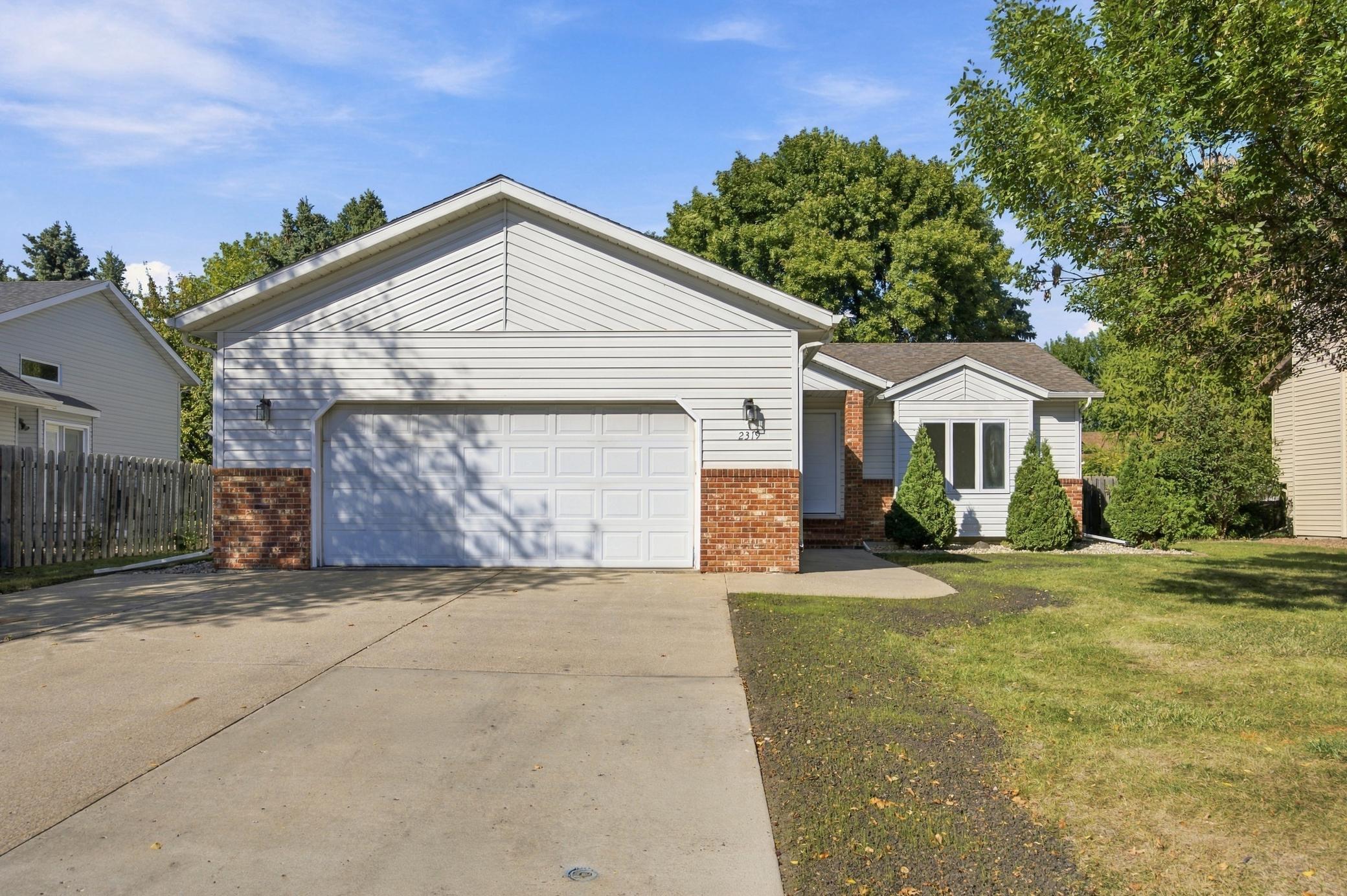 1991 single family home for sale at 2319 35th Avenue S in Fargo, ND — 5 bed, 3 bath