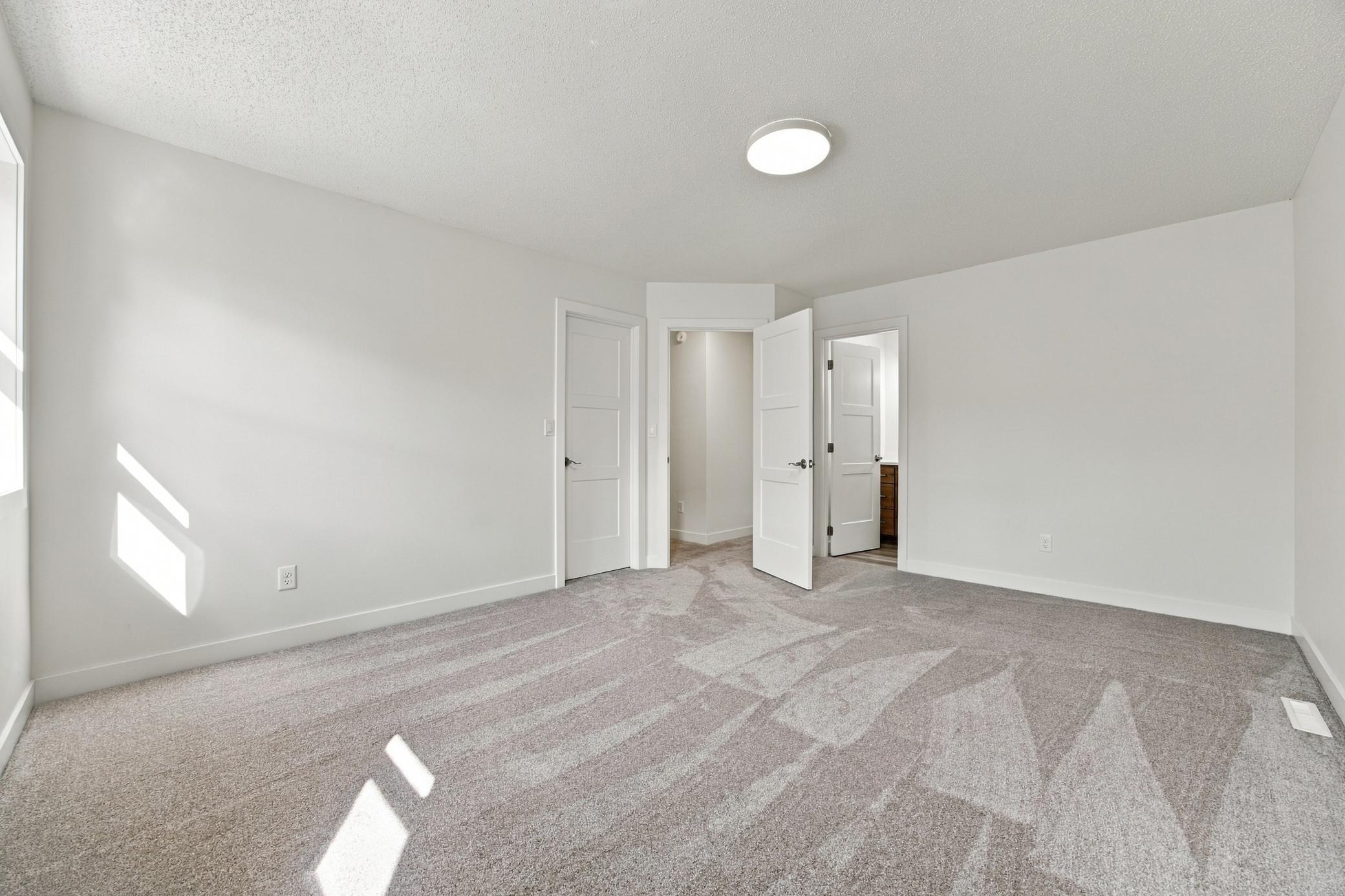 1991 single family home for sale at 2319 35th Avenue S in Fargo, ND — 5 bed, 3 bath (photo 11 of 38)