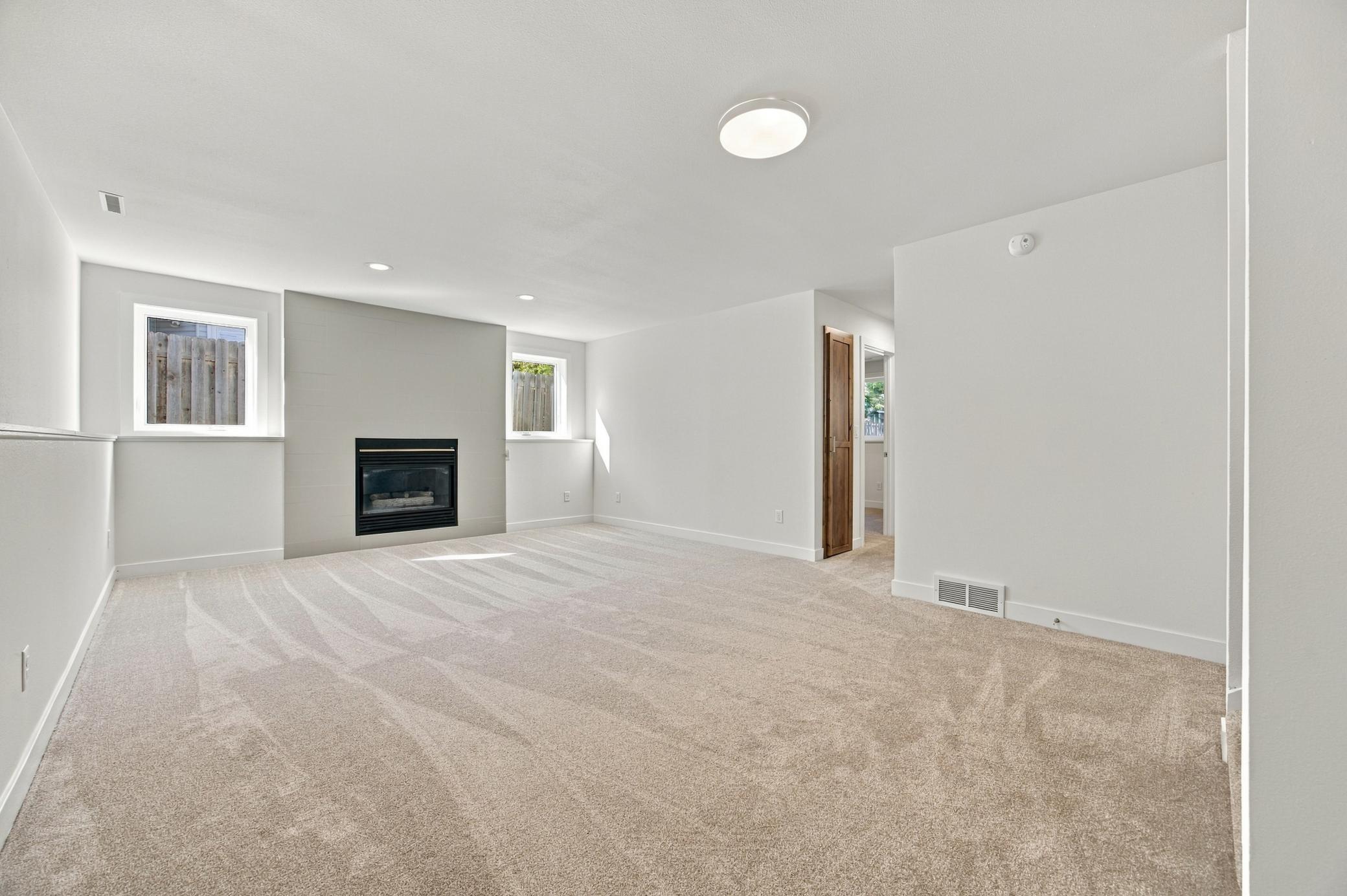 1991 single family home for sale at 2319 35th Avenue S in Fargo, ND — 5 bed, 3 bath (photo 19 of 38)