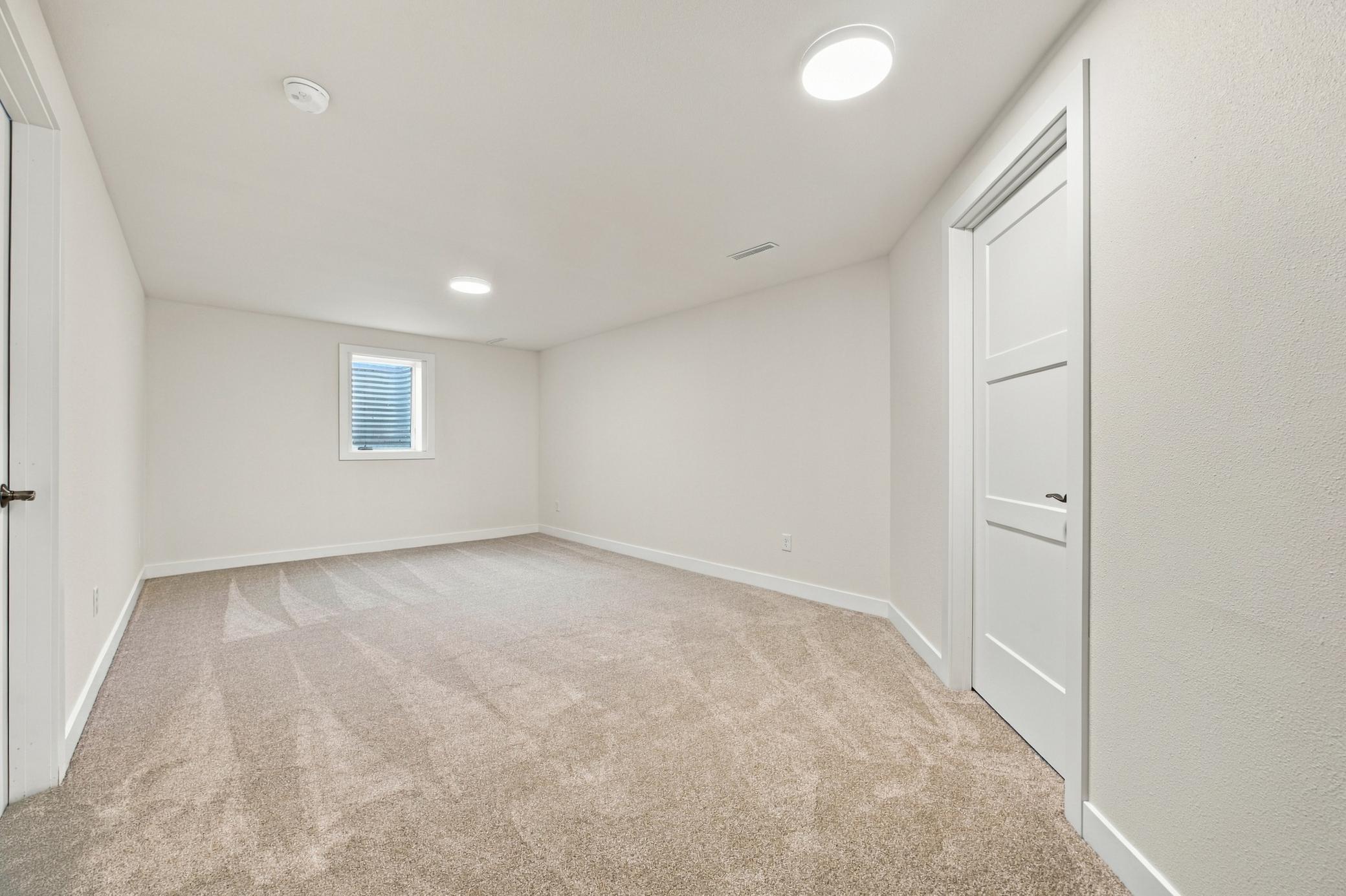 1991 single family home for sale at 2319 35th Avenue S in Fargo, ND — 5 bed, 3 bath (photo 21 of 38)
