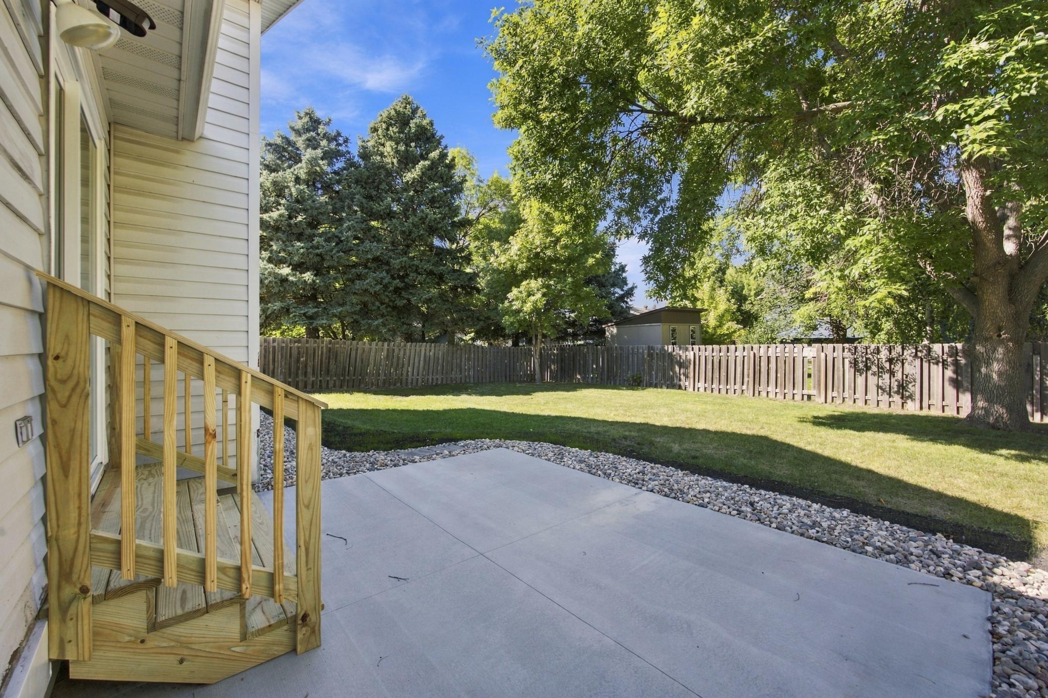1991 single family home for sale at 2319 35th Avenue S in Fargo, ND — 5 bed, 3 bath (photo 23 of 38)