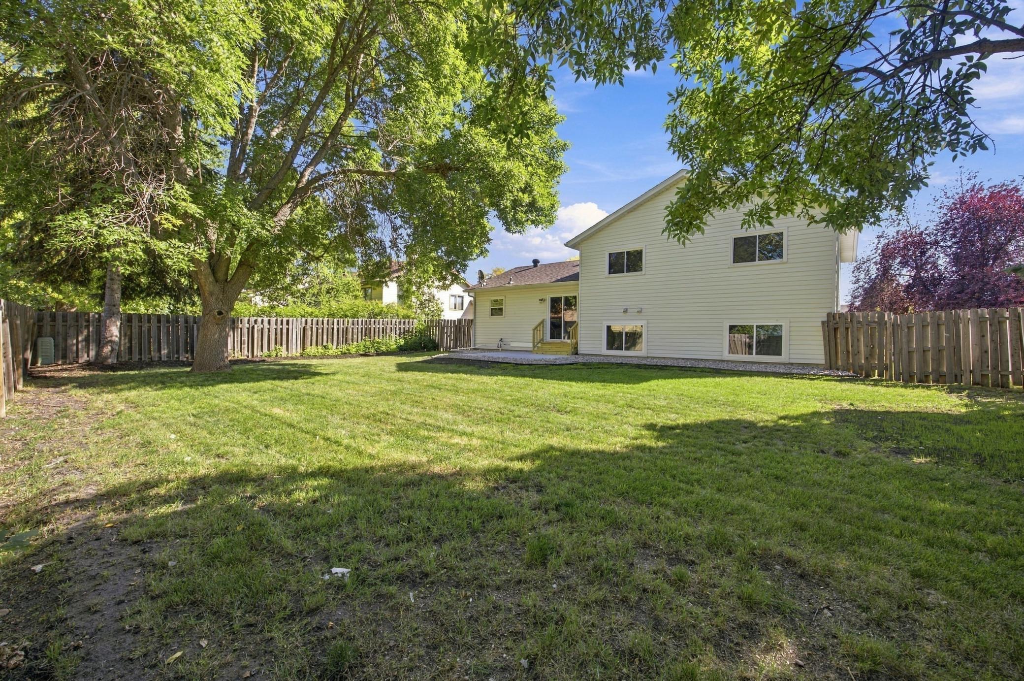 1991 single family home for sale at 2319 35th Avenue S in Fargo, ND — 5 bed, 3 bath (photo 24 of 38)