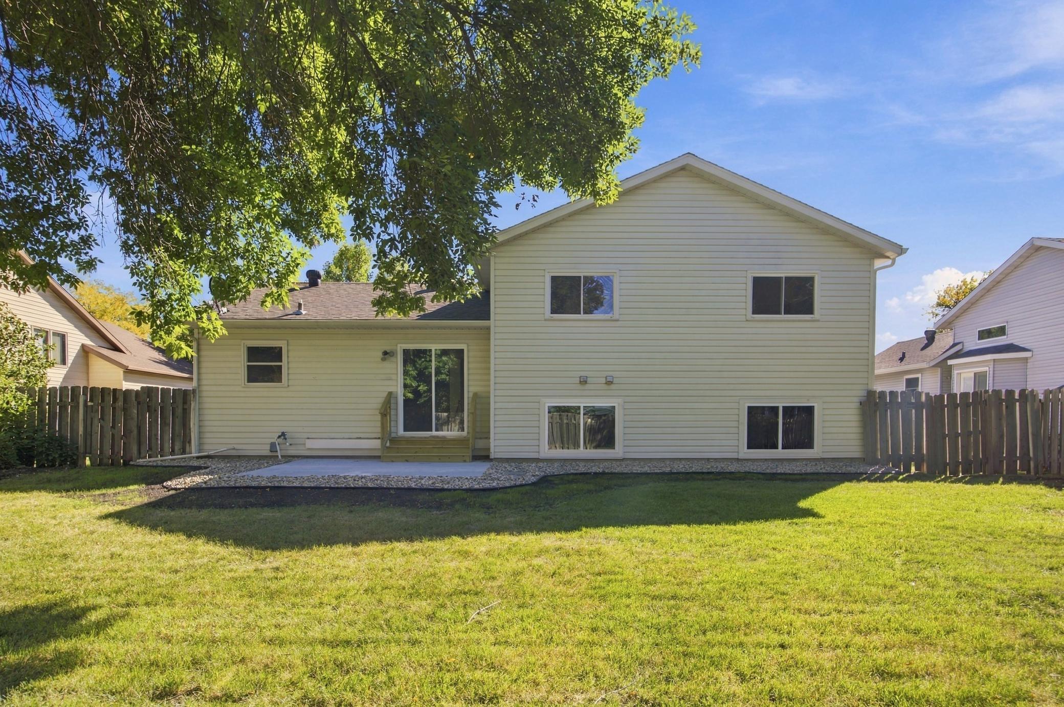1991 single family home for sale at 2319 35th Avenue S in Fargo, ND — 5 bed, 3 bath (photo 25 of 38)