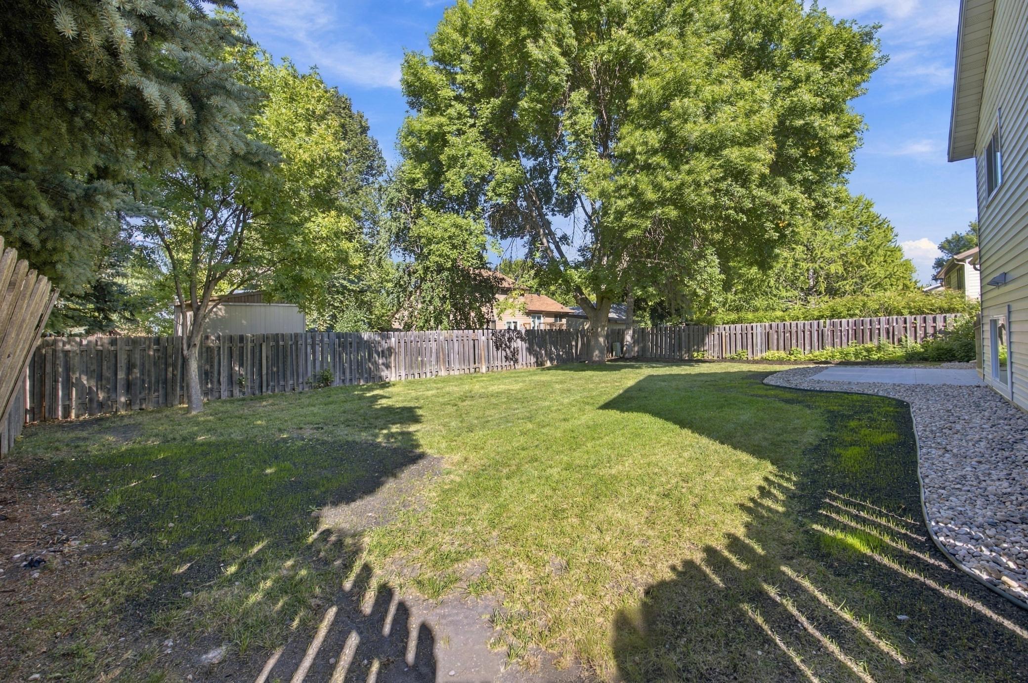 1991 single family home for sale at 2319 35th Avenue S in Fargo, ND — 5 bed, 3 bath (photo 26 of 38)
