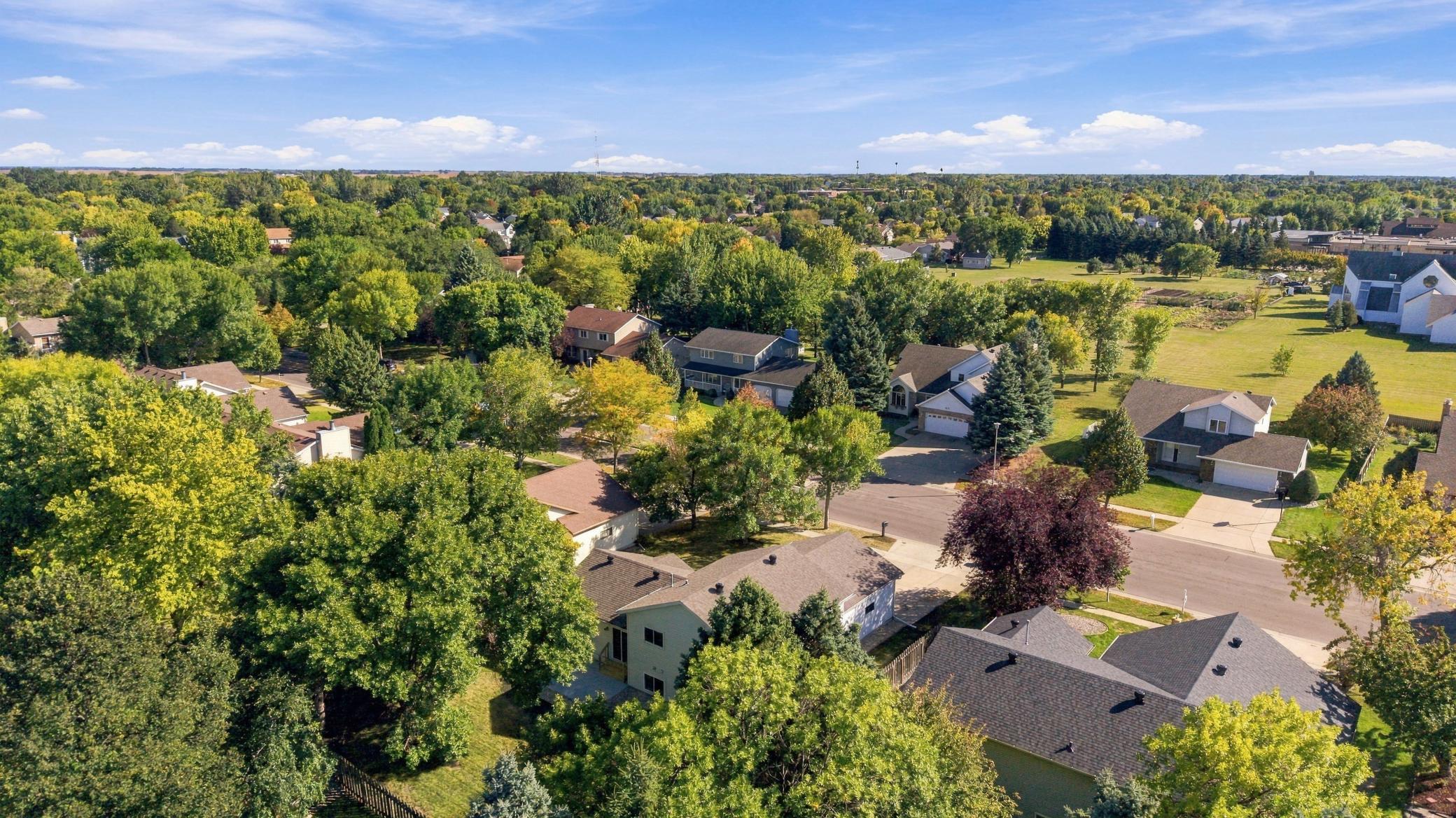 1991 single family home for sale at 2319 35th Avenue S in Fargo, ND — 5 bed, 3 bath (photo 28 of 38)