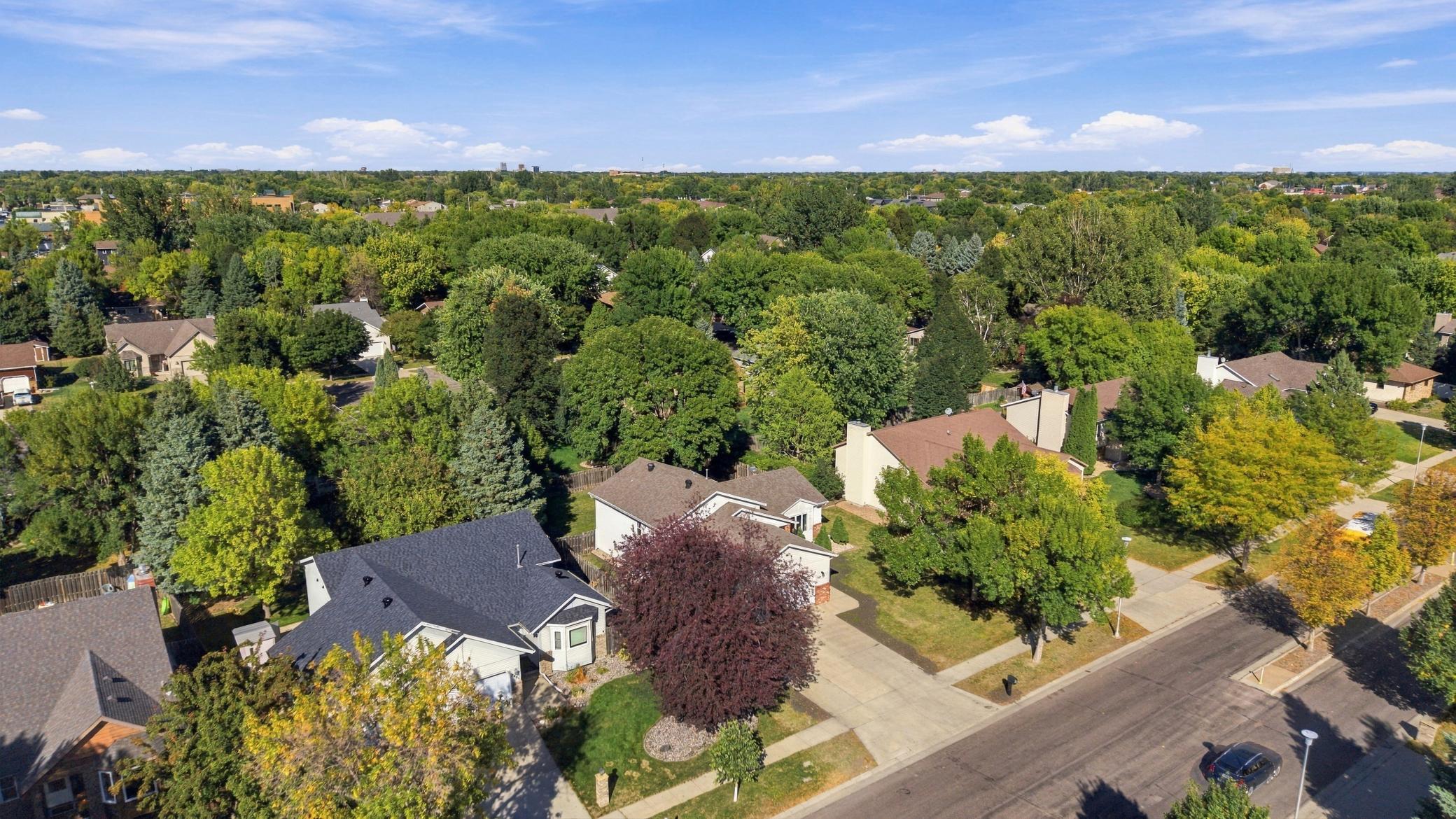 1991 single family home for sale at 2319 35th Avenue S in Fargo, ND — 5 bed, 3 bath (photo 29 of 38)