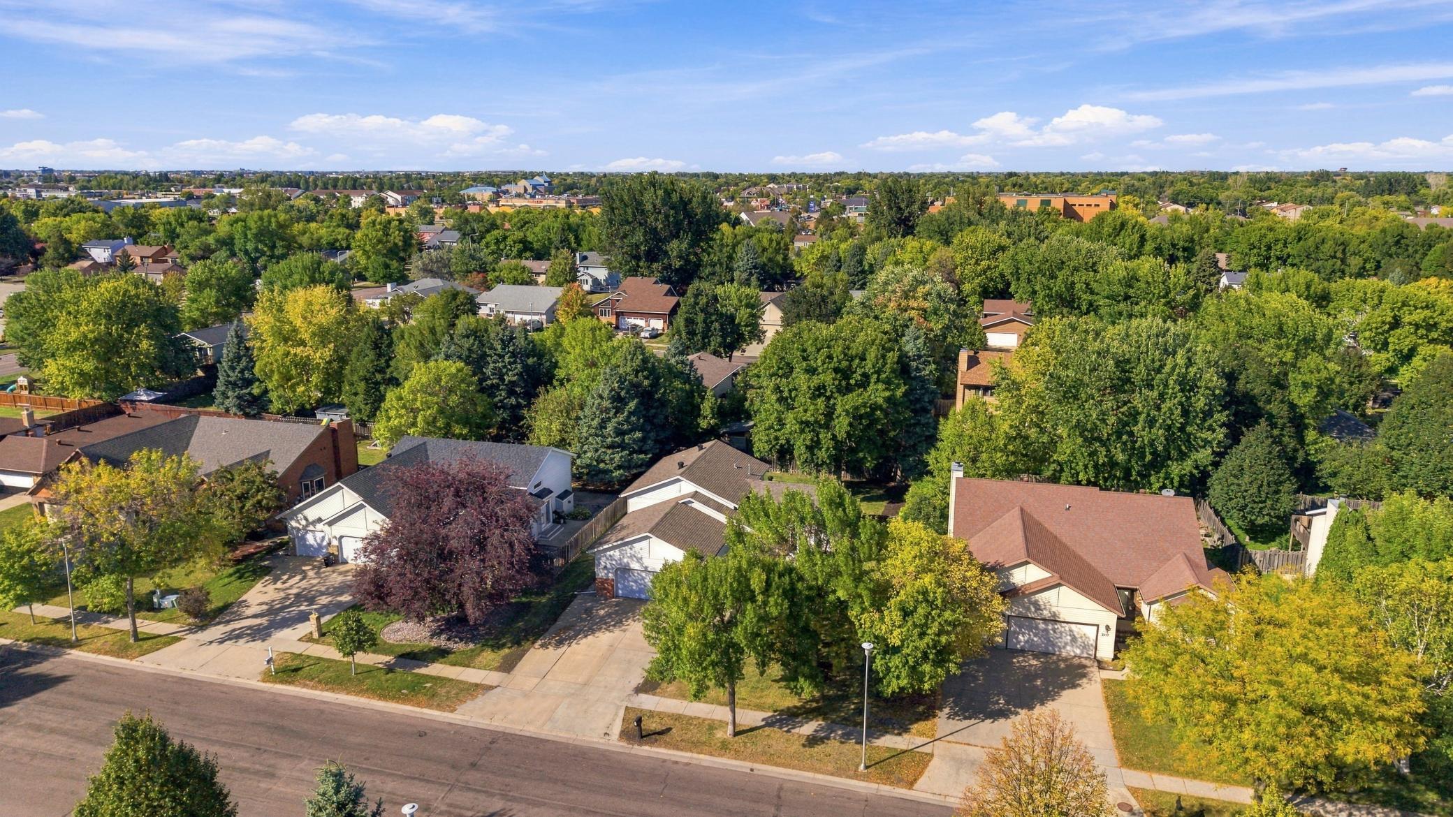 1991 single family home for sale at 2319 35th Avenue S in Fargo, ND — 5 bed, 3 bath (photo 30 of 38)
