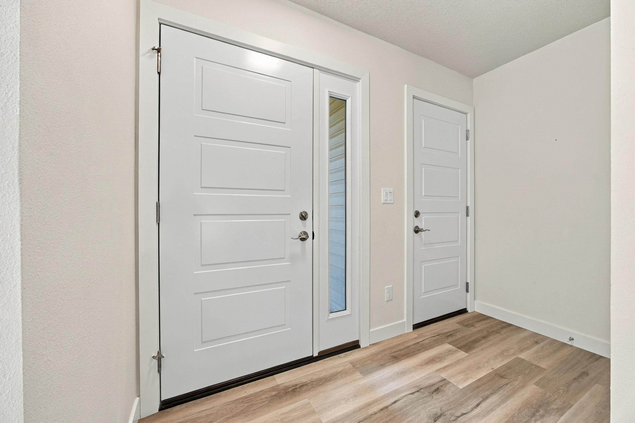 1991 single family home for sale at 2319 35th Avenue S in Fargo, ND — 5 bed, 3 bath (photo 4 of 38)