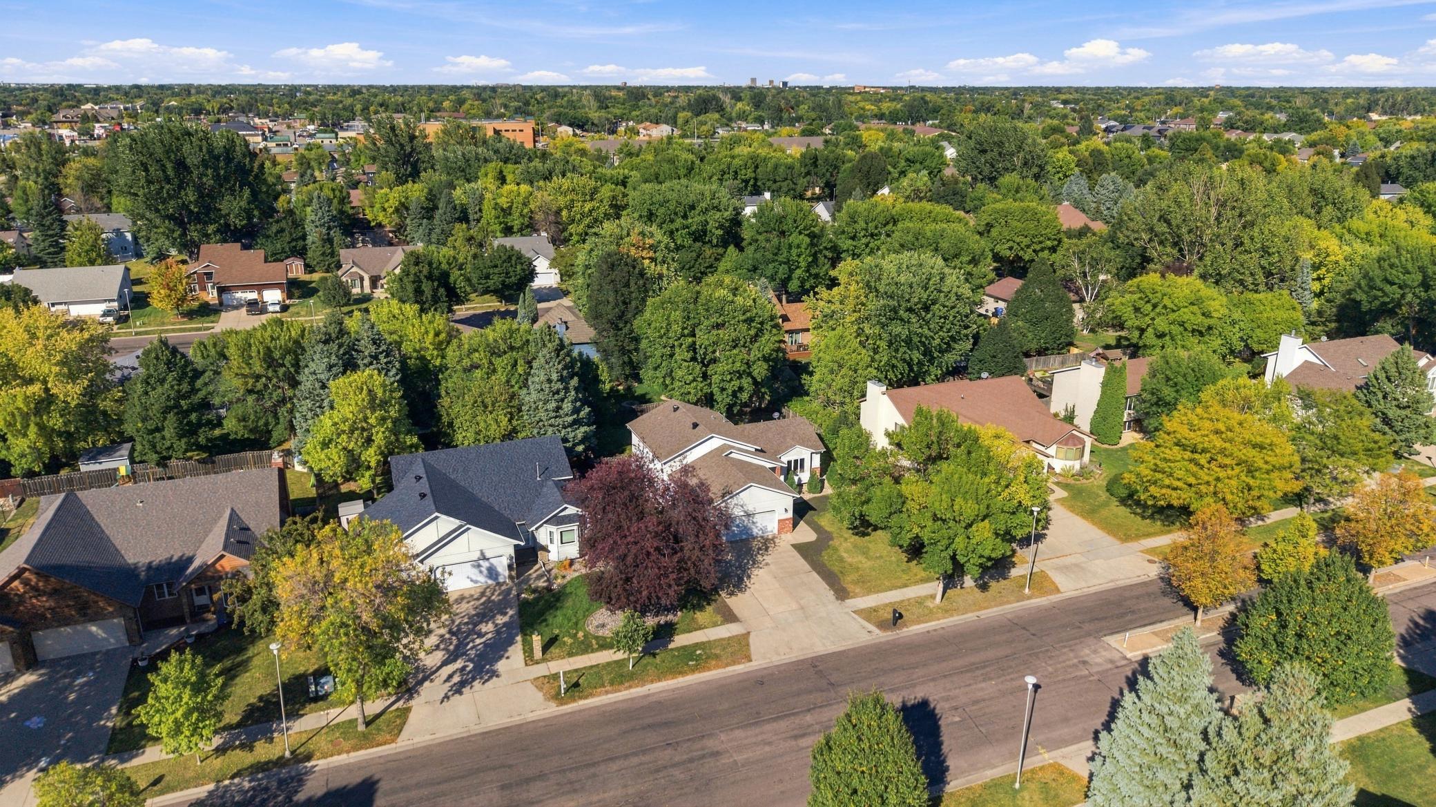 1991 single family home for sale at 2319 35th Avenue S in Fargo, ND — 5 bed, 3 bath (photo 31 of 38)