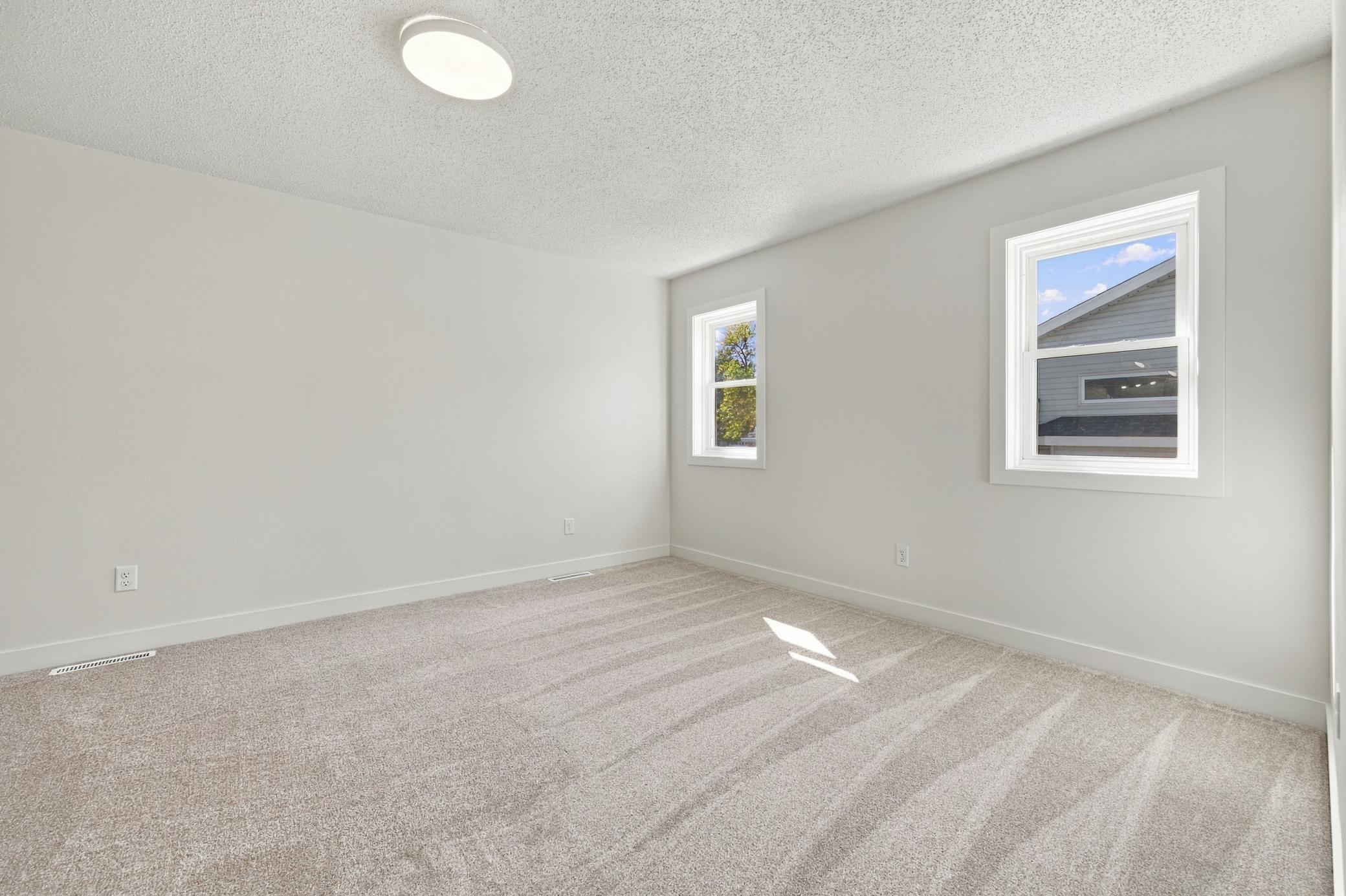 1991 single family home for sale at 2319 35th Avenue S in Fargo, ND — 5 bed, 3 bath (photo 10 of 38)