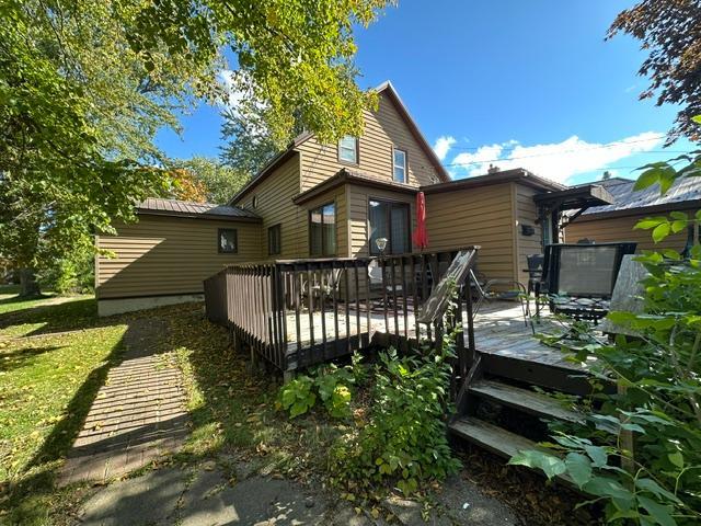 1910 single family home for sale at 207 Hartley Street in Coleraine, MN — 5 bed, 3 bath (photo 2 of 47)